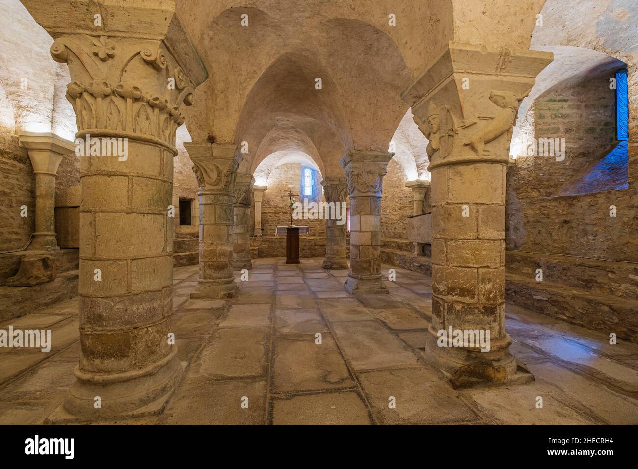 Francia, Nievre, Saint-Parize-le-Chatel, tappa sulla via Lemovicensis o Vezelay, una delle vie principali per Santiago de Compostela, 12th secolo chiesa di Saint-Patrice, la cripta romanica Foto Stock