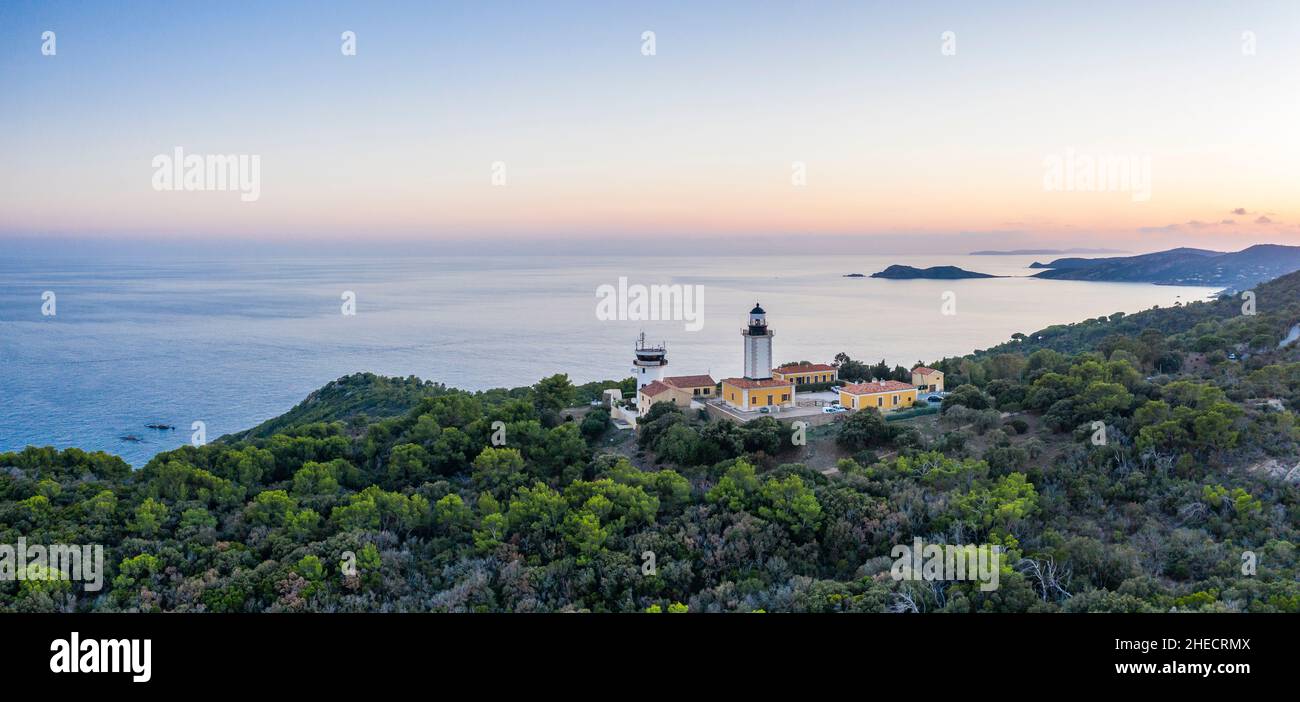 Francia, Var, penisola di Saint Tropez, Ramatuelle, Cap Camarat, Faro di Camarat (vista aerea) // Francia, Var (83), presqu'île de Saint-Tropez, Ra Foto Stock