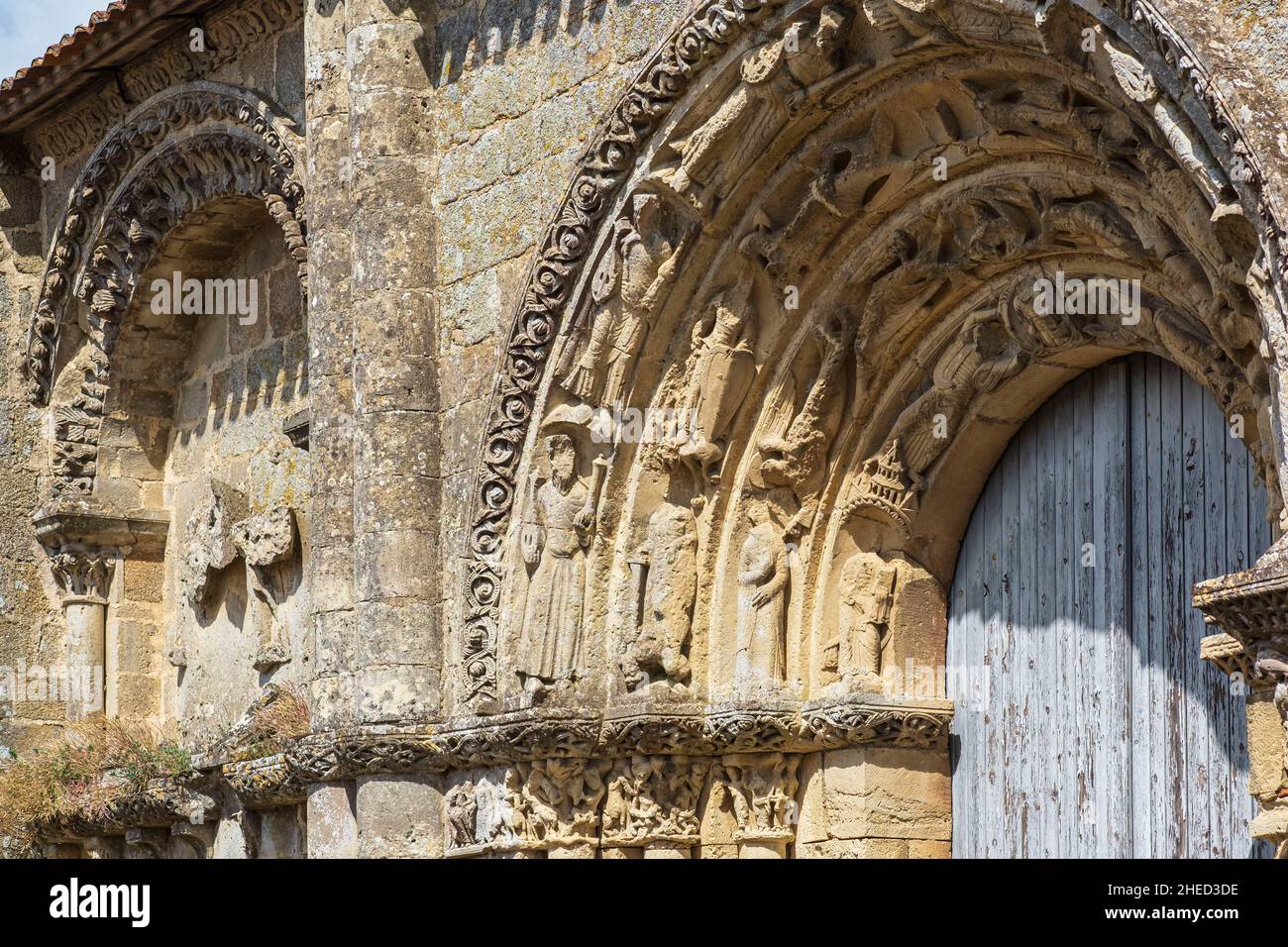 Francia, Deux-Sevres, Parthenay, passo su uno dei modi per Santiago de Compostela (Plantagenet Way), 12th secolo Notre-Dame-de-la-Couldre chiesa Foto Stock