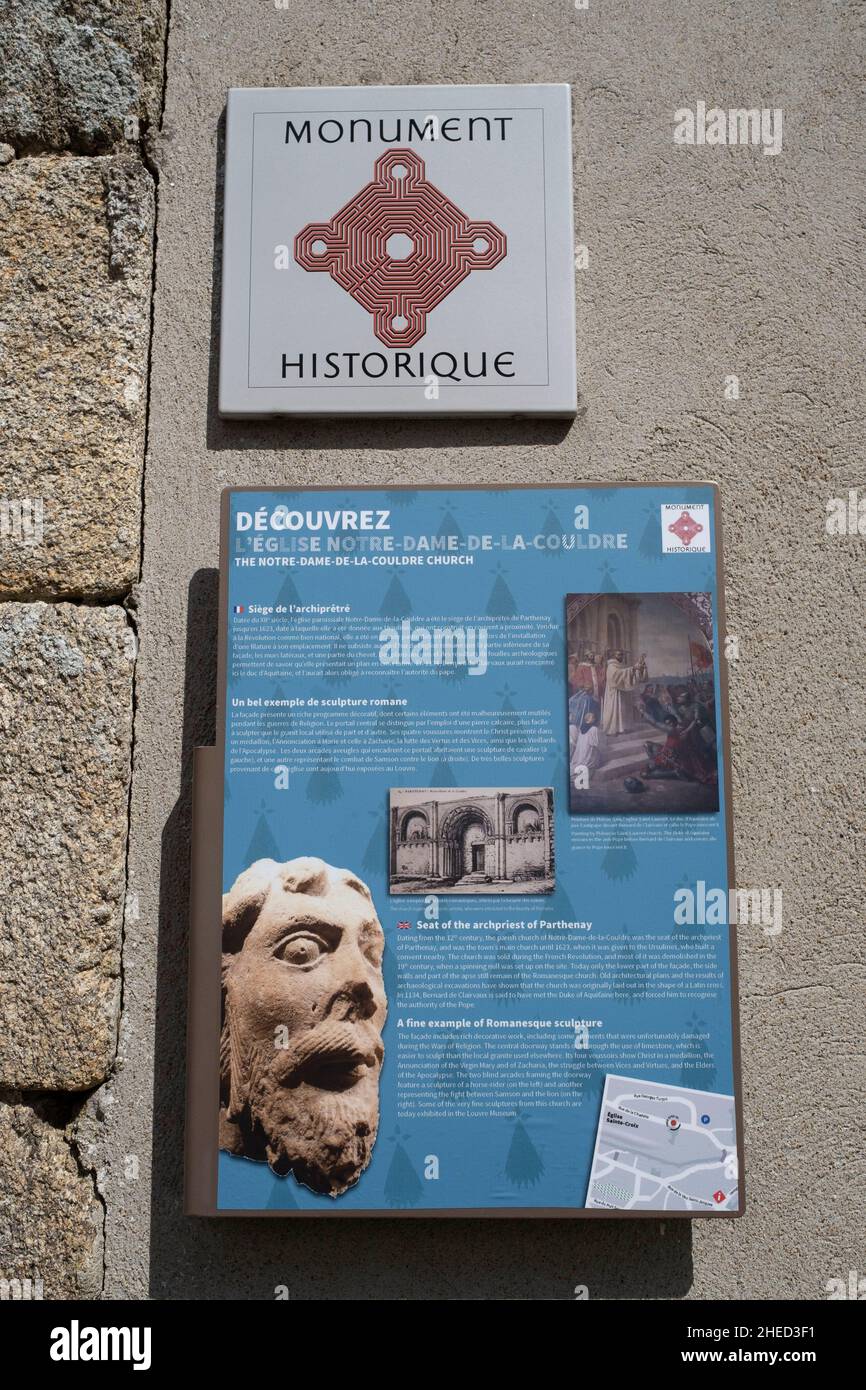 Francia, Deux-Sevres, Parthenay, passo su uno dei modi per Santiago de Compostela (Plantagenet Way), 12th secolo Notre-Dame-de-la-Couldre chiesa Foto Stock