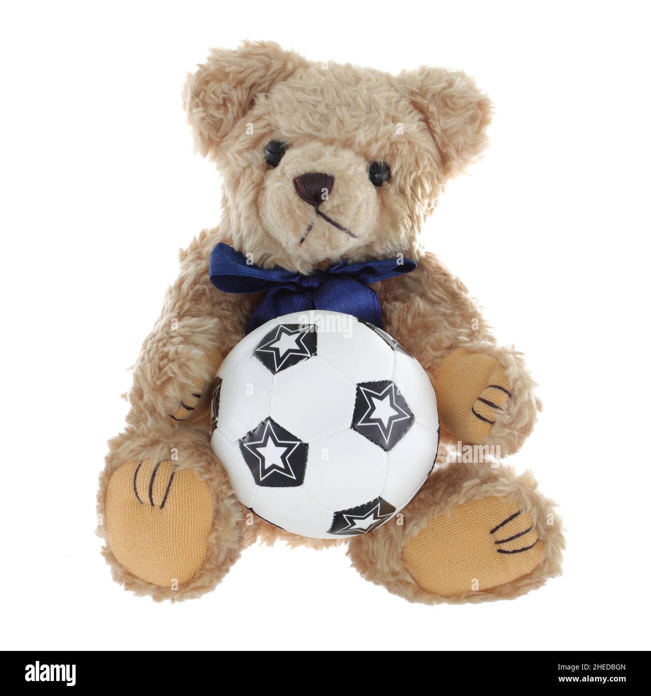 Carino orsacchiotto che tiene una palla da calcio Foto Stock