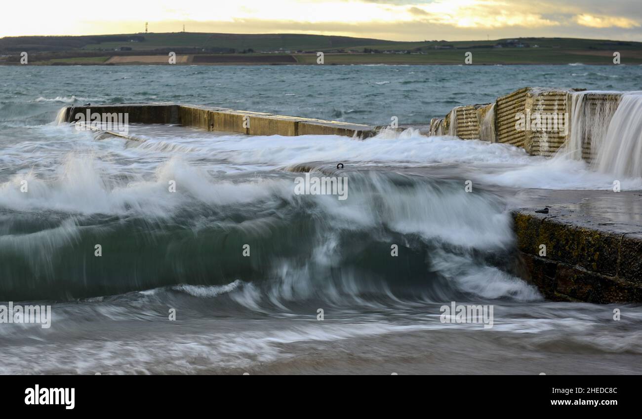 Alta marea primaverile sul Jetty Foto Stock