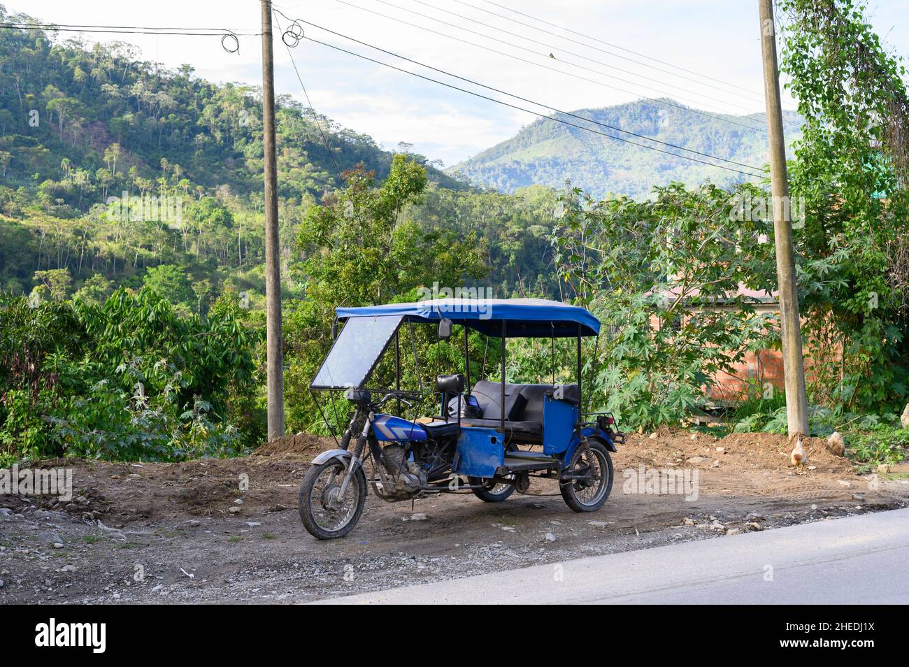 Tipico, famoso mototaxi per le strade di Iquitos, Perù Foto Stock