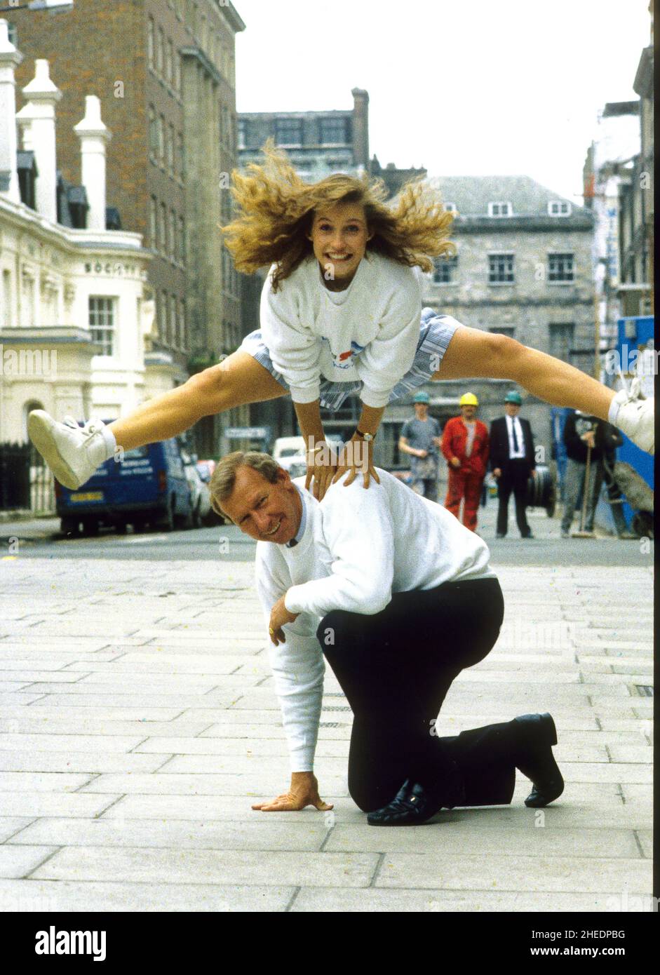 L'ex calciatore Bob Wilson e Fiona Lee lancia Sport per tutti a Londra 1988 Foto Stock