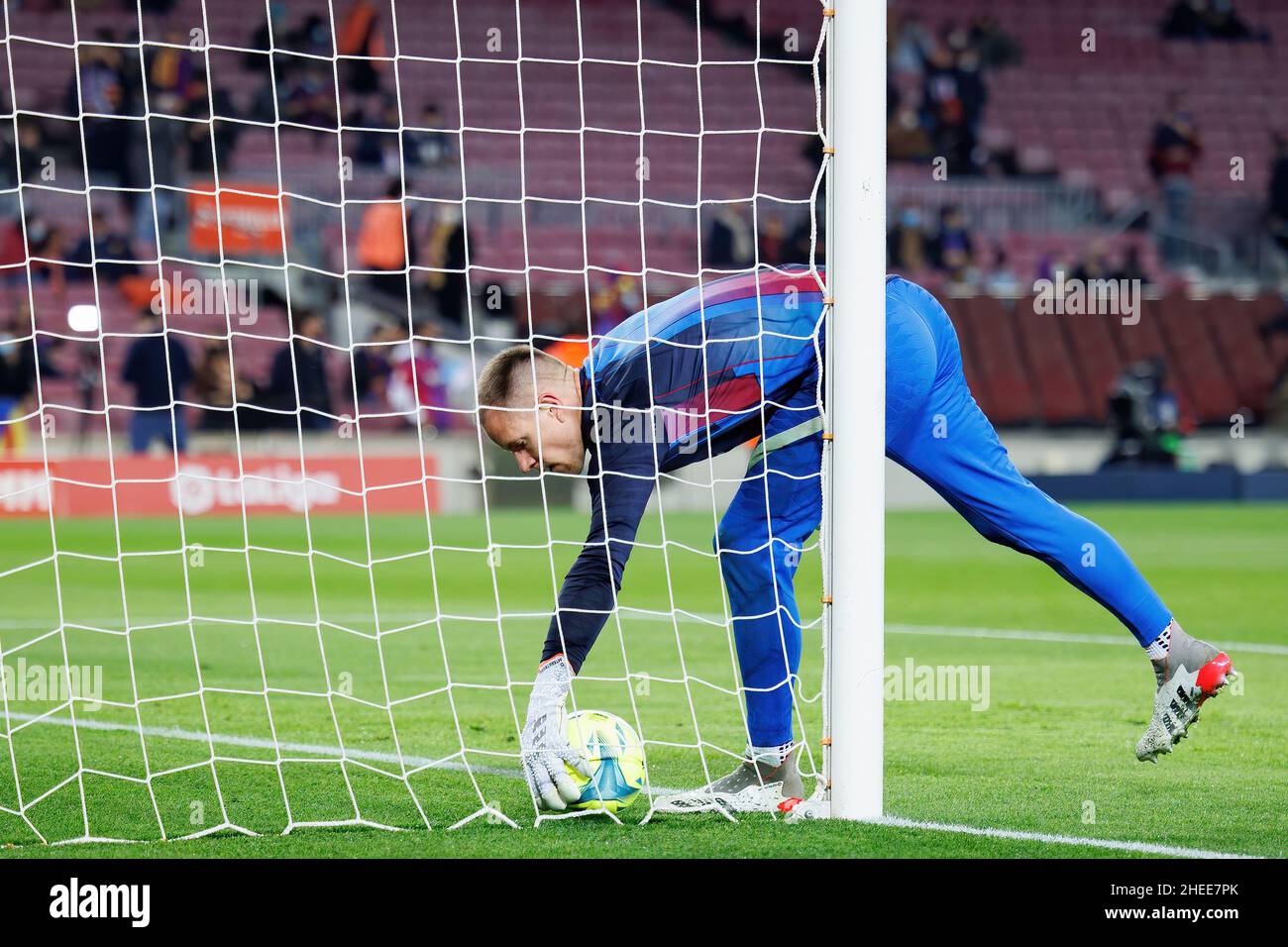 BARCELLONA - DEC 18: Ter Stegen in azione durante la partita la Liga tra FC Barcelona ed Elche CF allo stadio Camp Nou il 18 dicembre 2021 a Ba Foto Stock