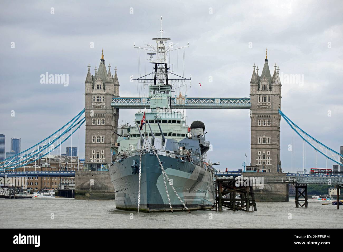 Nave museo HMS Belfast ormeggiata nel Tamigi Foto Stock
