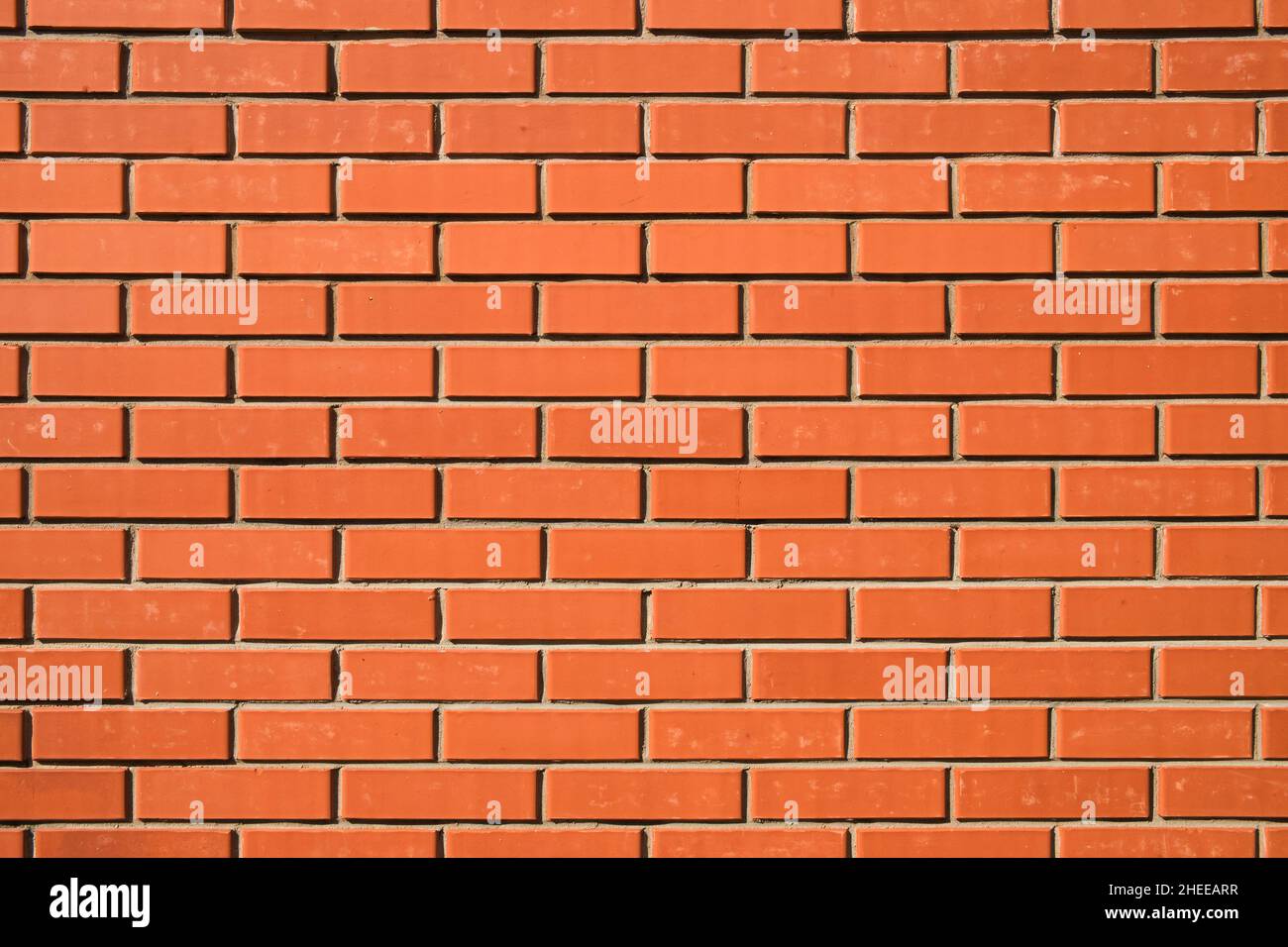 Muro di mattoni rossi. Sfondo di una nuova casa in mattoni. Mattoni perfetti e lisci. Grande concetto di costruzione. Foto Stock
