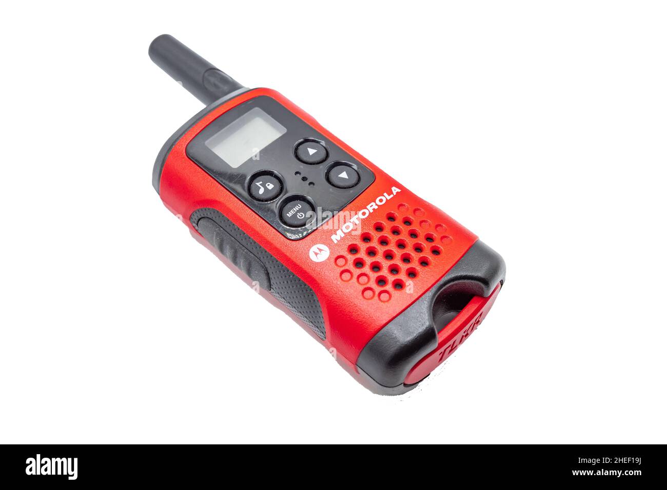 Norwich, Norfolk, Regno Unito – Gennaio 2022. Focalizzazione ravvicinata e  selettiva su un walkie talkie Motorola tagliato isolato su uno sfondo  bianco semplice Foto stock - Alamy