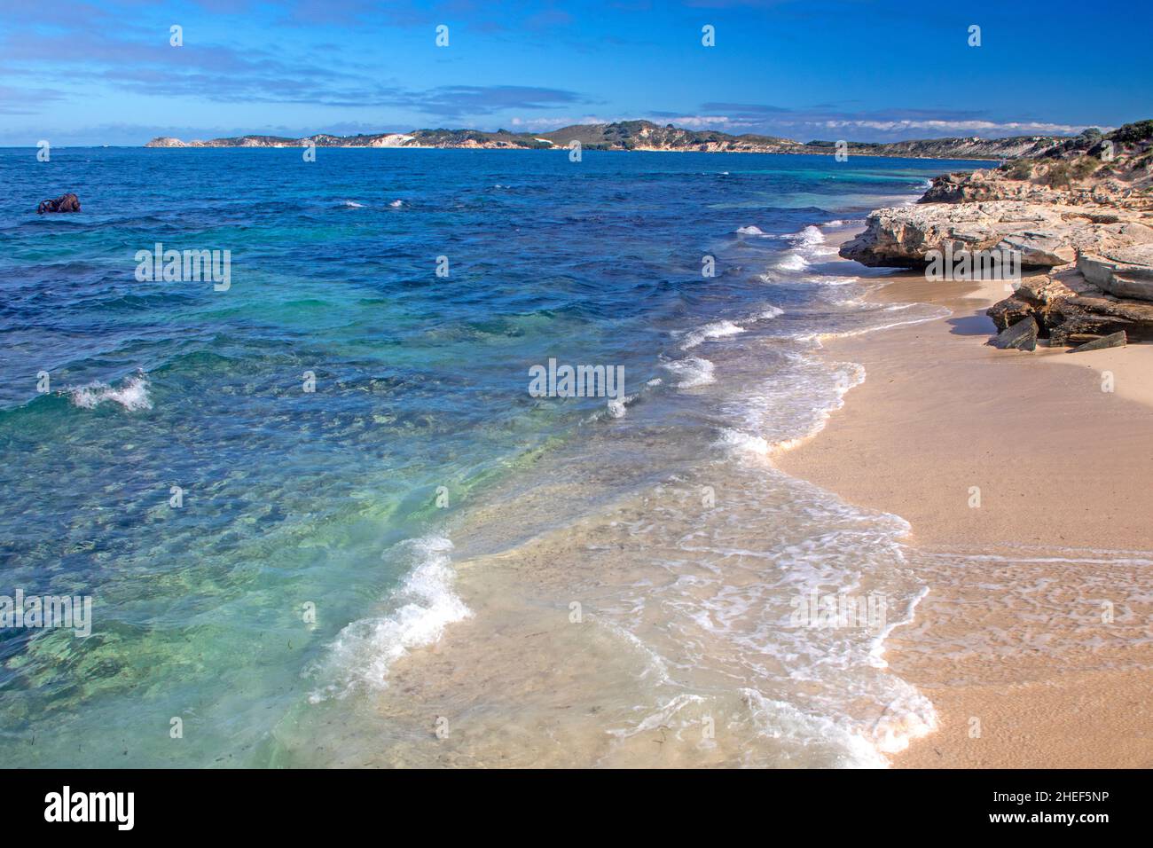 Henrietta Rocks e il relitto dello squalo sull'isola di Rottnest Foto Stock