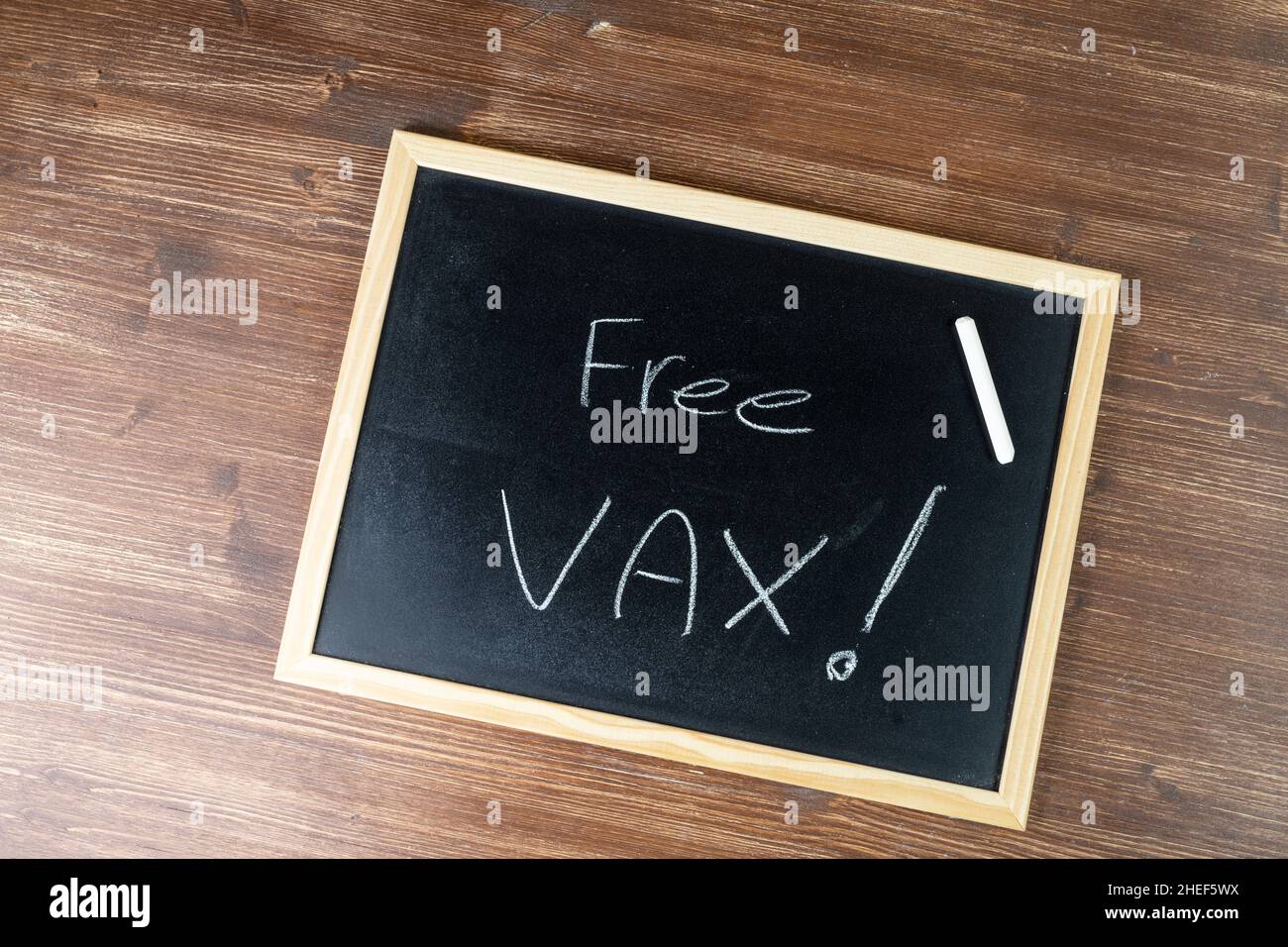 la frase vax libero scritto con gesso su una lavagna Foto Stock