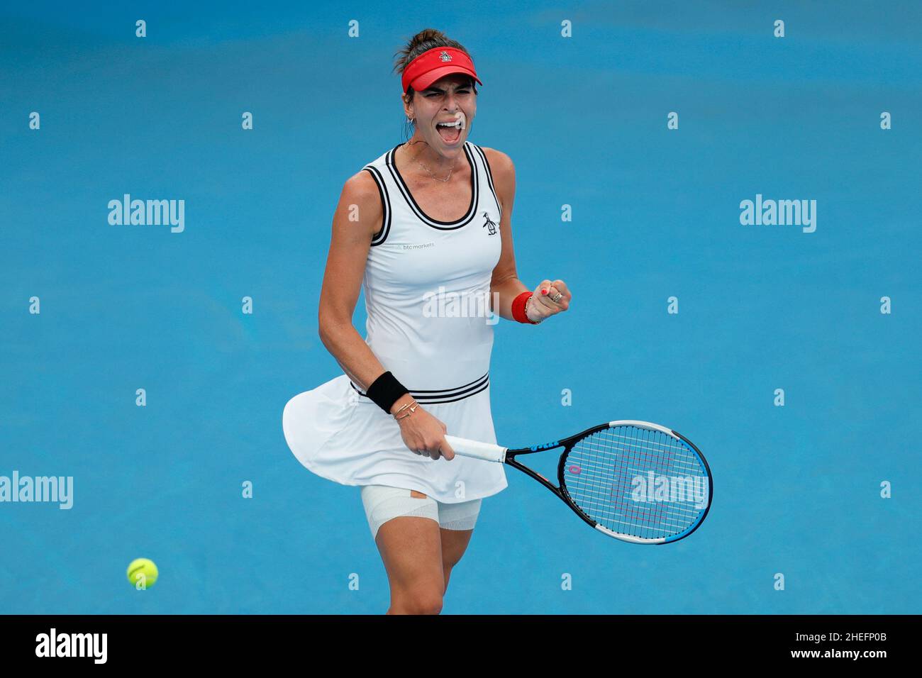 Sydney, Australia. 11th Jan 2022. Ajla Tomljanovic dell'Australia celebra la sconfitta di Anna Karolina Schmiedlova della Repubblica Slovacca durante il Sydney Tennis Classic 2022 presso il Sydney Olympic Park Tennis Center di Sydney, Australia, il 11 gennaio 2022. Foto di Peter Dovgan. Solo per uso editoriale, licenza richiesta per uso commerciale. Nessun utilizzo nelle scommesse, nei giochi o nelle pubblicazioni di un singolo club/campionato/giocatore. Credit: UK Sports Pics Ltd/Alamy Live News Foto Stock