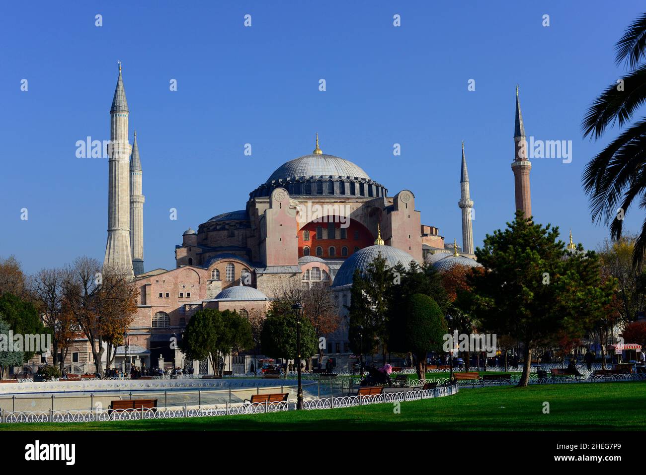 Aya Sofya è un'ex chiesa bizantina usata oggi come moschea e museo. Istanbul, Turchia. Foto Stock