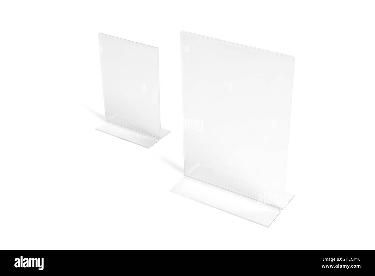 Display da scrivania trasparente verticale isolato su sfondo bianco. Banner stand pubblicitario. Modello di simulazione. Vista frontale. Porta menu tenda da tavolo T Foto Stock