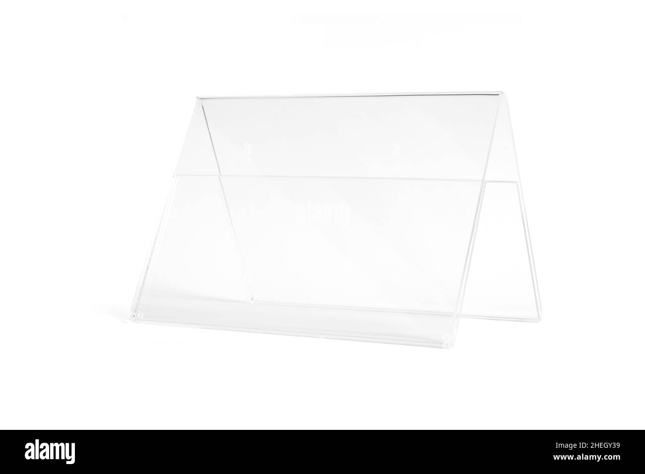 Display da scrivania trasparente verticale isolato su sfondo bianco. Banner stand pubblicitario. Modello di simulazione. Vista frontale. Porta menu tenda da tavolo T Foto Stock