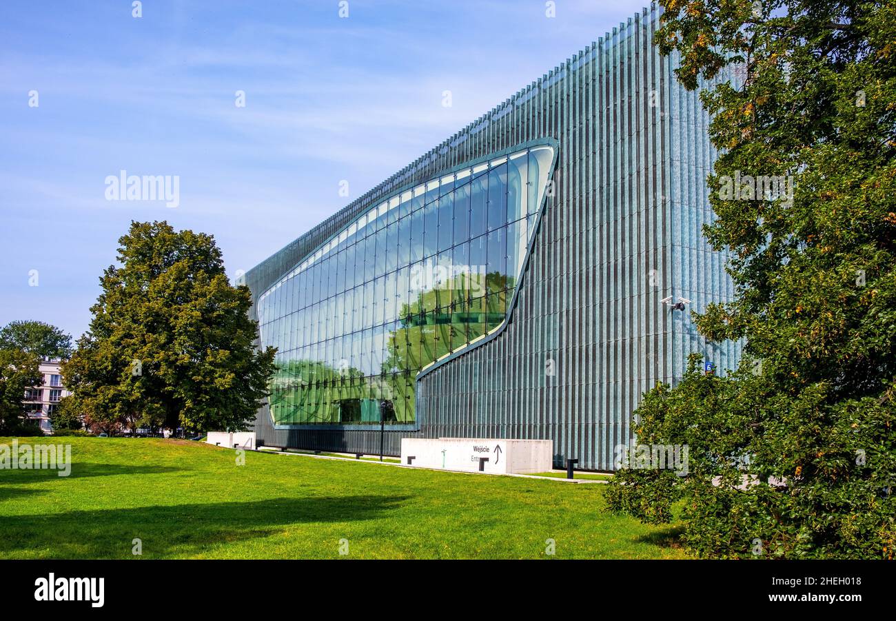 Varsavia, Polonia - 19 settembre 2020: Vista panoramica del Museo POLIN di Storia degli Ebrei Polacchi nello storico quartiere ebraico del ghetto nel centro della città Foto Stock