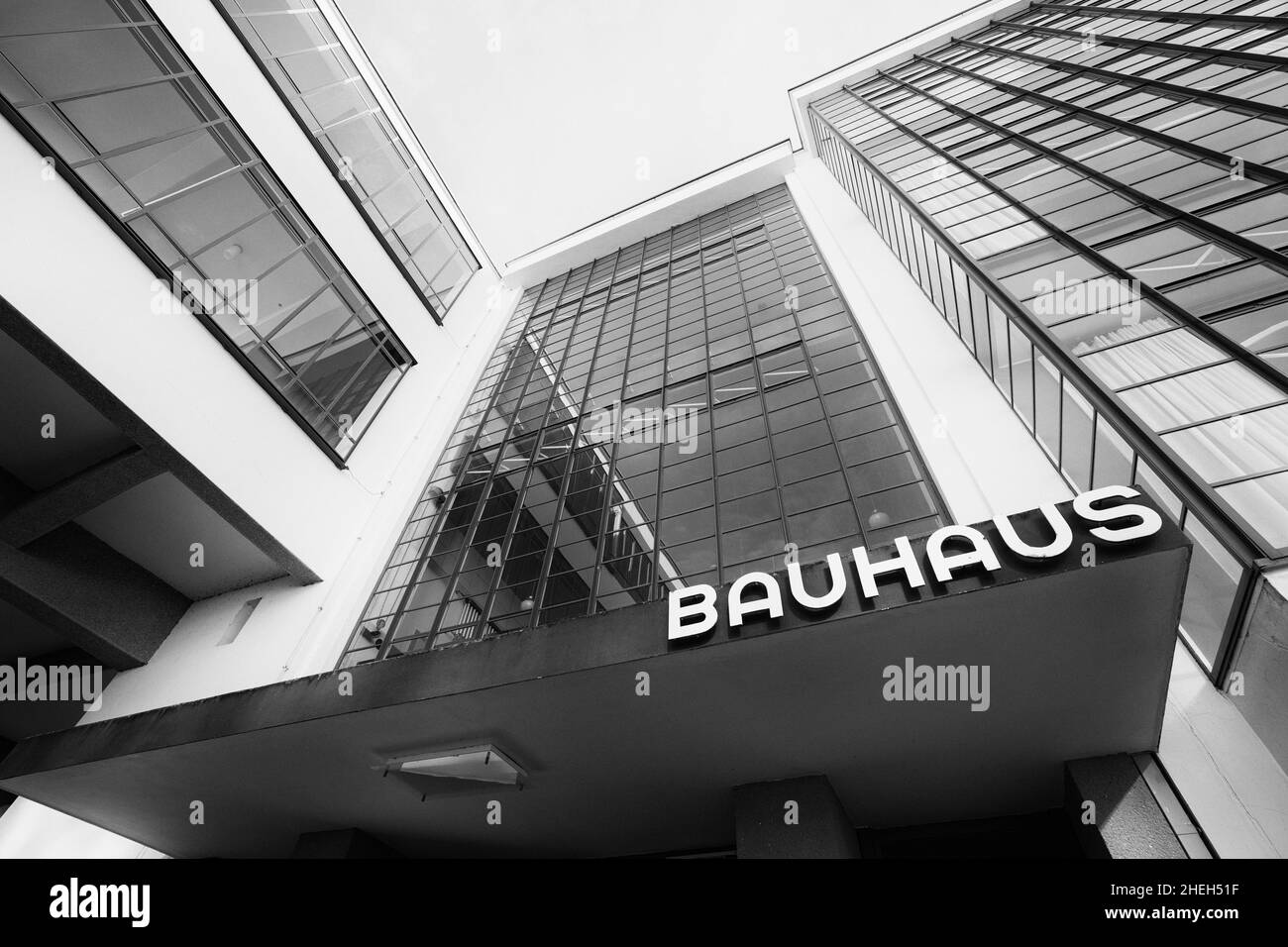 Architettura Bauhaus presso la Scuola di Design a Dessau, Germania Foto Stock