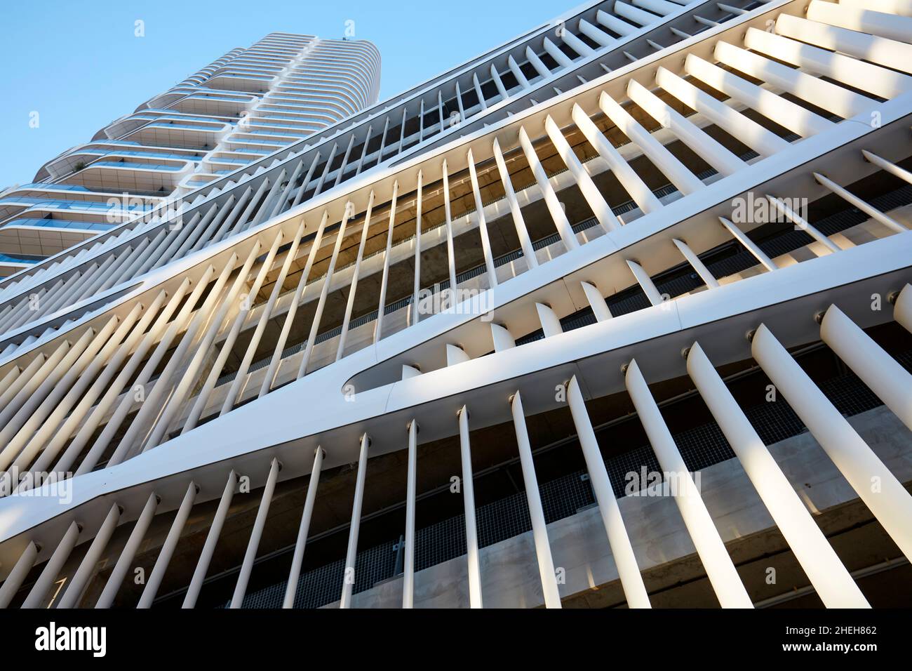 Alto edificio di appartamenti Foto Stock