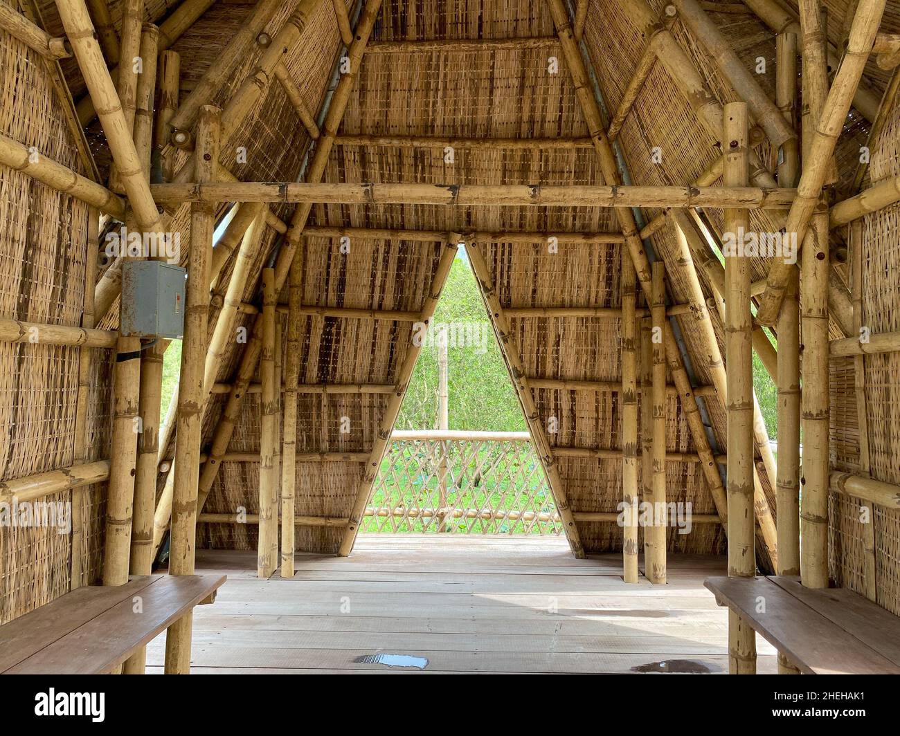 Tradizionale casa di bambù nel Delta del Mekong, Vietnam del Sud. Foto Stock
