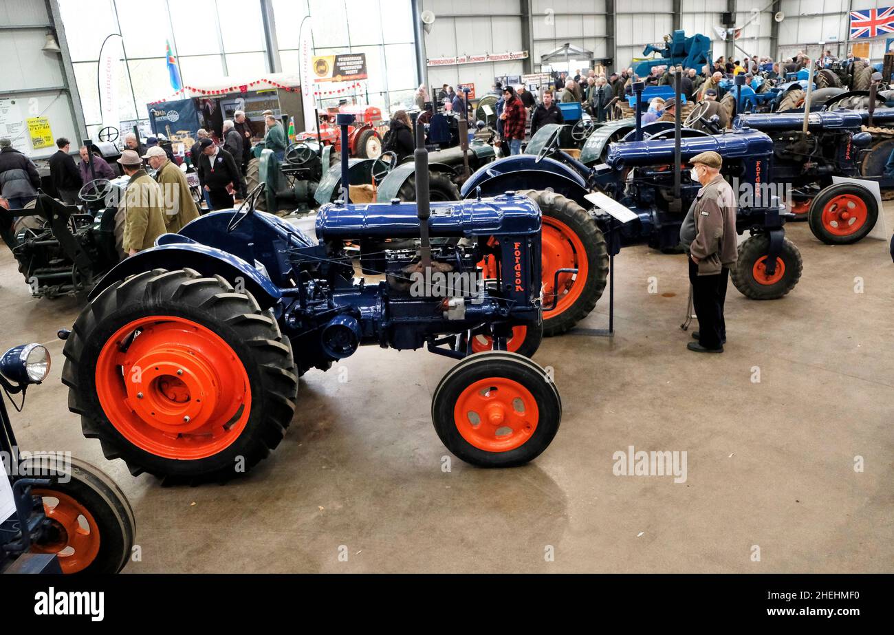 Mcc0102583 trattori al Newark Vintage Tractor & Heritage Show - la più grande mostra di trattori d'epoca del Regno Unito al Newark Showground, Notts., 13th novembre 2021. Lo spettacolo si svolge sabato 13th e domenica 14th novembre, Foto per il telegrafo di John Robertson Foto Stock