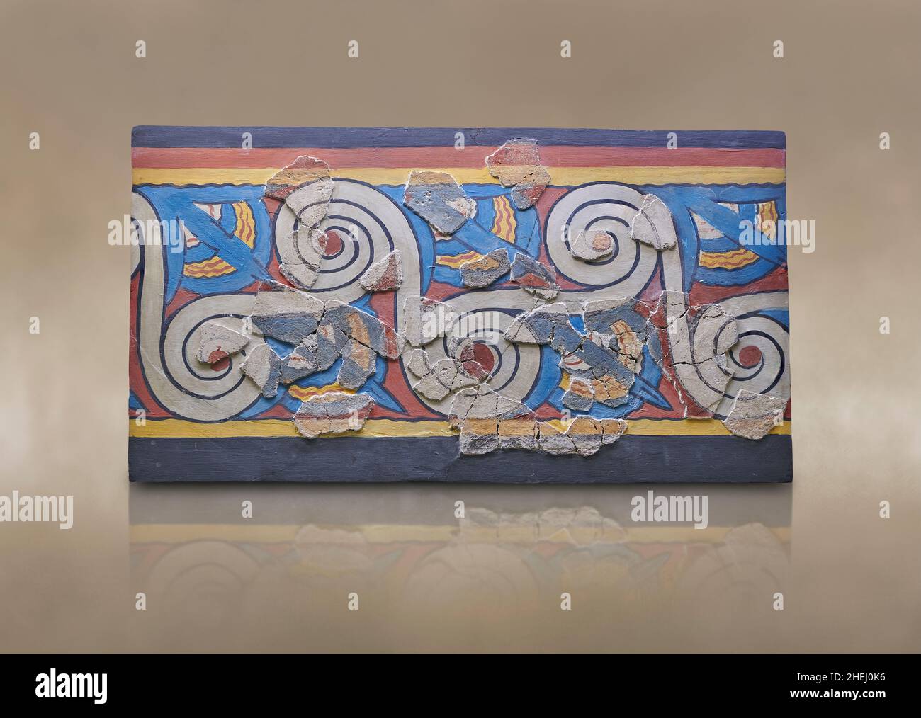 Affresco murale miceneo con spirali running e decorazioni in loto dal Palazzo di Micene, zona pithos, 1500-1400 a.C. Micene. Micene archeologica Foto Stock