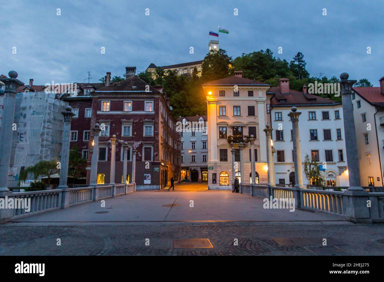 LUBIANA, SLOVENIA - 13 MAGGIO 2019: Ponte di Cobblers a Lubiana, Slovenia Foto Stock