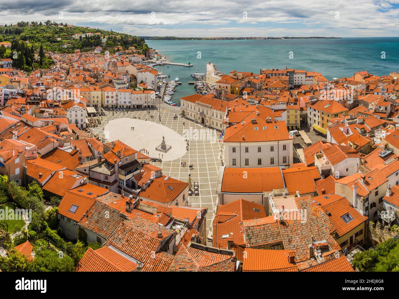 PIRAN, SLOVENIA - 15 MAGGIO 2019: Vista aerea della città di Piran, Slovenia Foto Stock