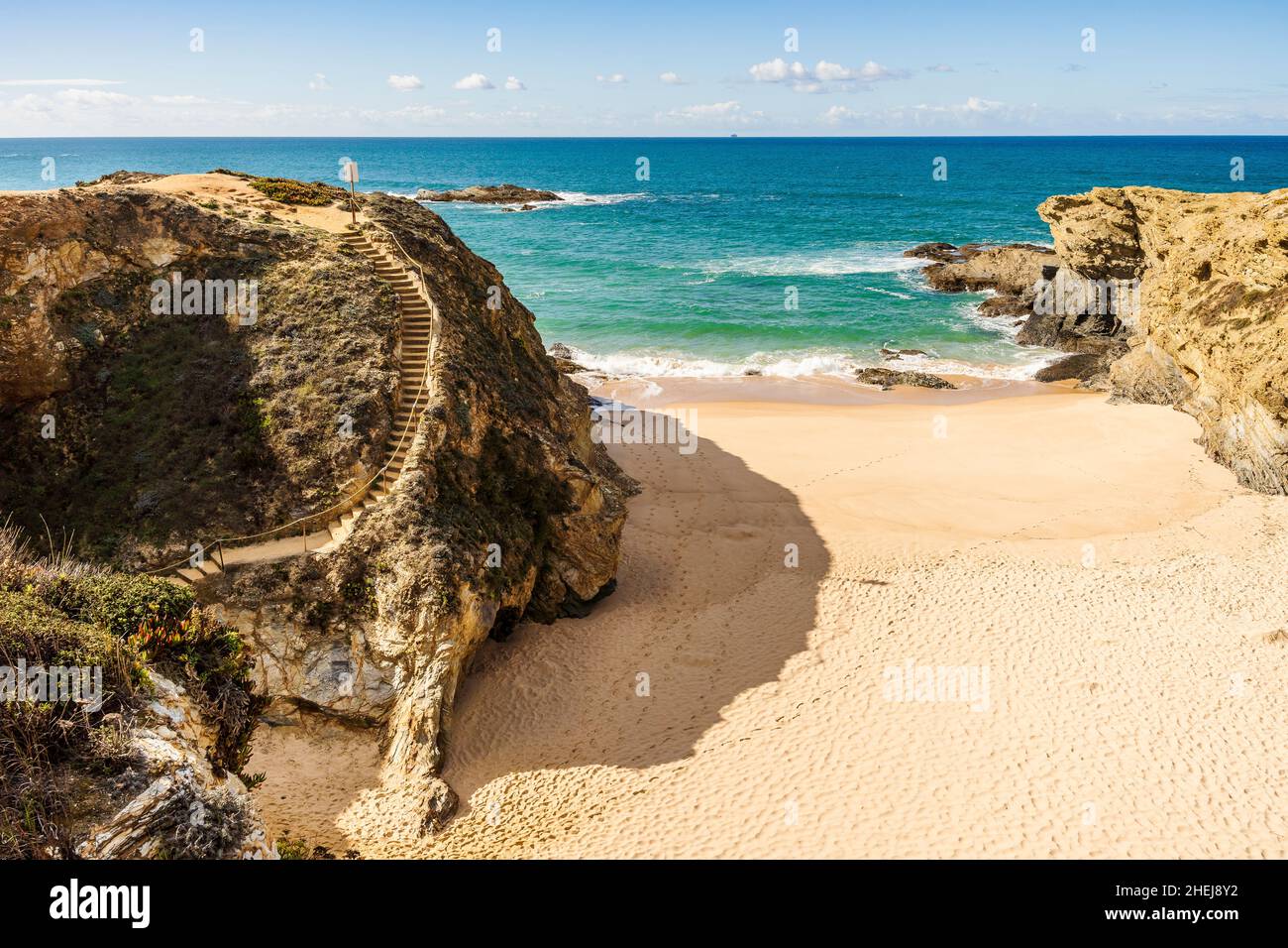 Spettacolare spiaggia naturista Salto sulla strada Vicentina, Alentejo, Portogallo Foto Stock