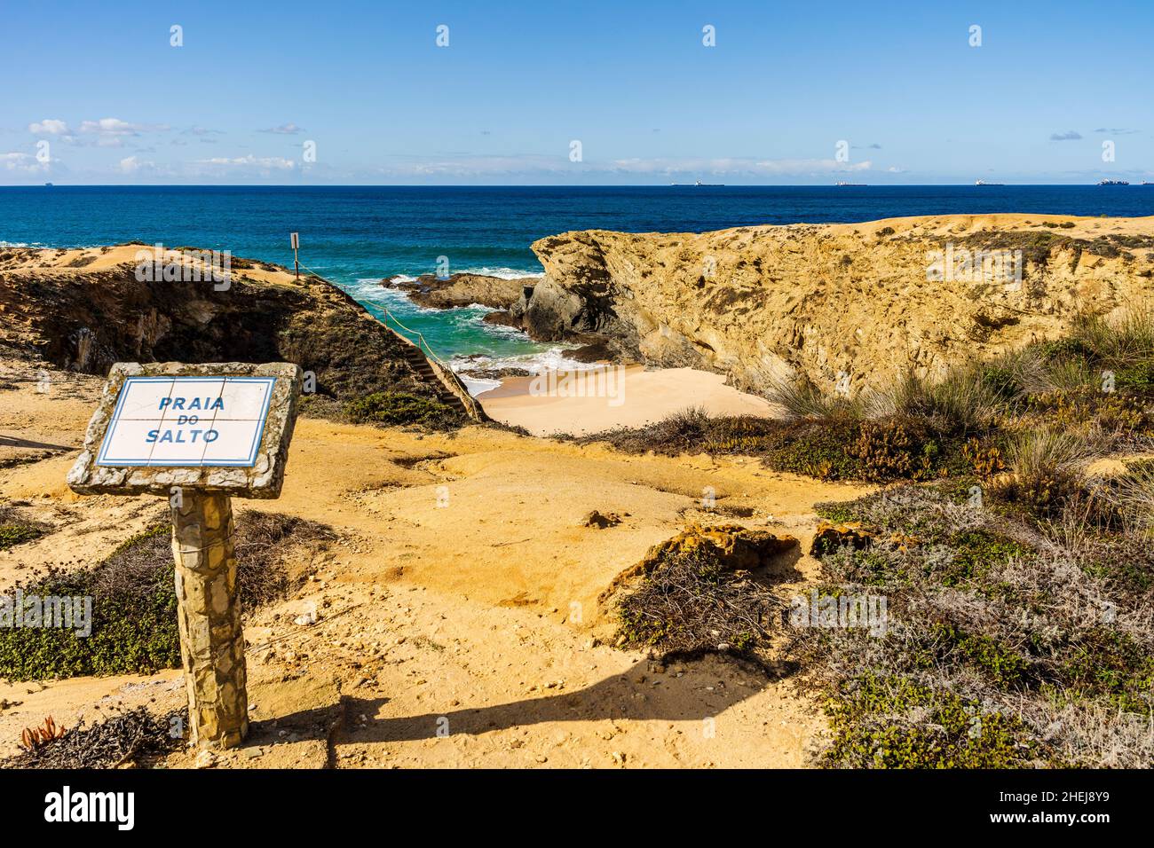 Segno Praia do Salto che cosa si traduce a Salto Beach sulla strada Vicentina, Alentejo, Portogallo Foto Stock