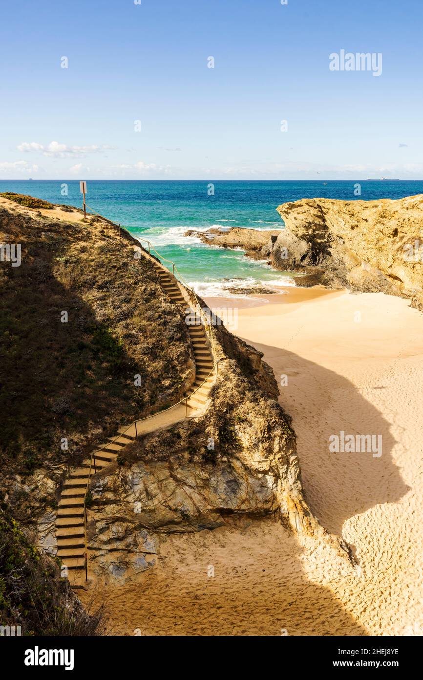 Spettacolare spiaggia naturista Salto sulla strada Vicentina, Alentejo, Portogallo Foto Stock