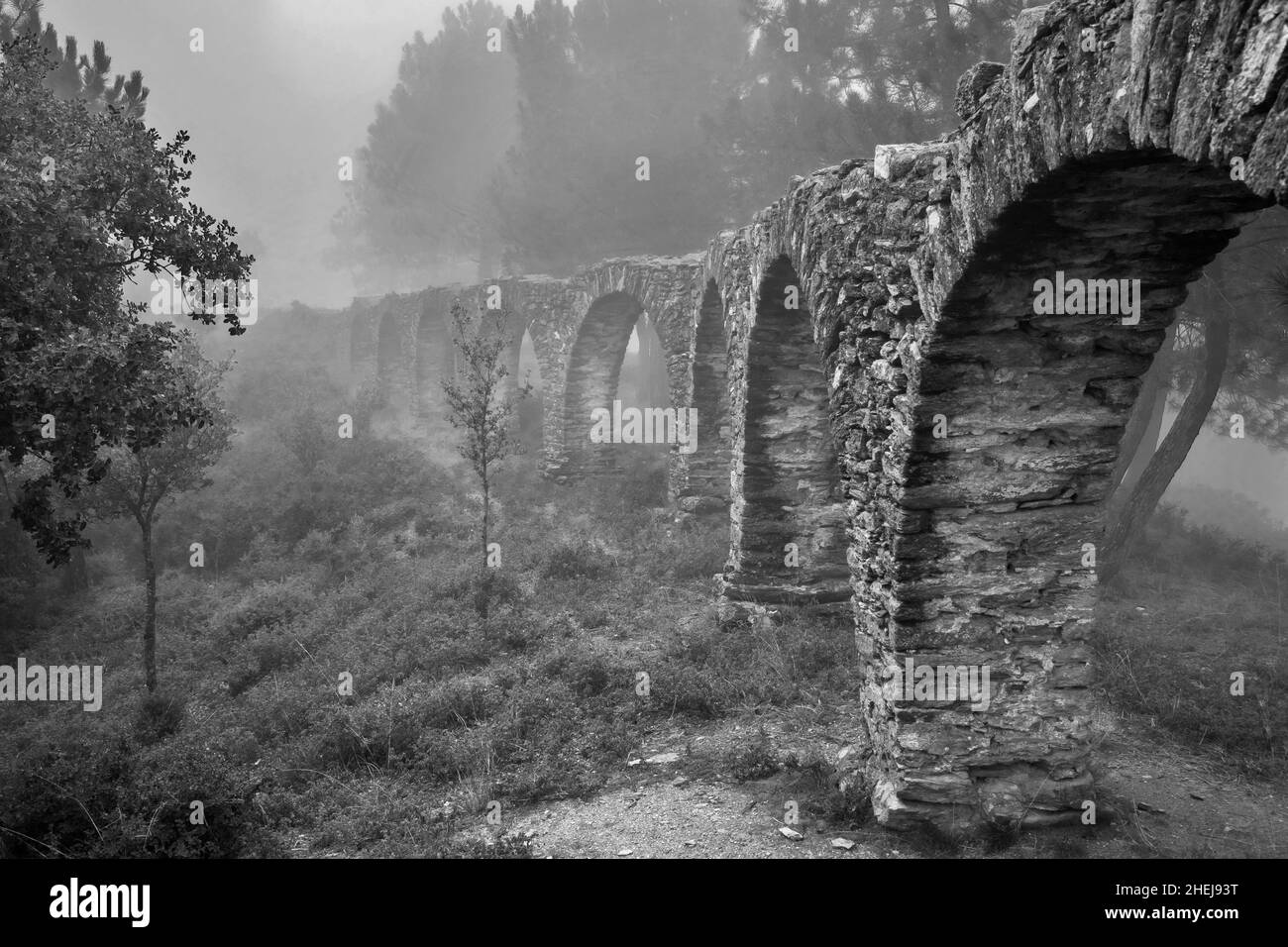 Il vecchio acquedotto (18th secolo) vicino al villaggio Metaxochori, comune di Agia, montagna Kissavos, Larissa, Tessaglia, Grecia. Foto Stock