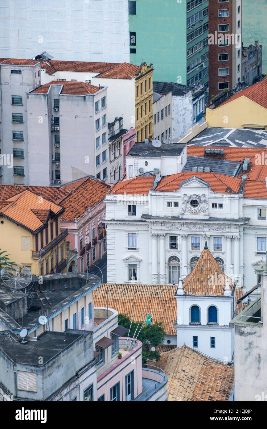 Sud America, Brasile. I tetti di edifici densamente imballati nel centro di São Paulo Foto Stock
