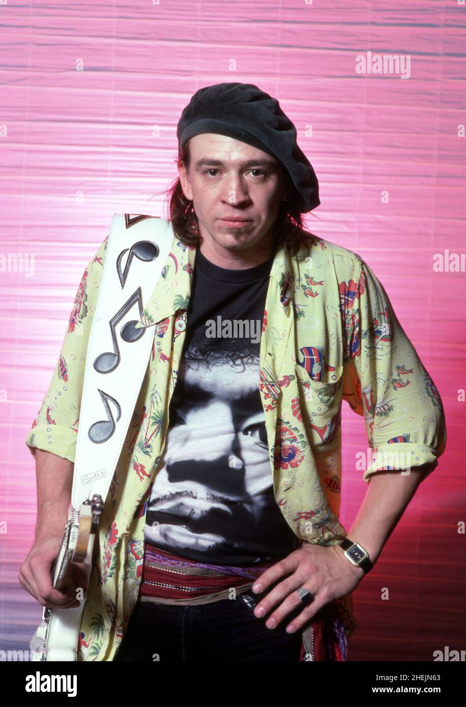 ROYAL OAK, MI - SETTEMBRE 8: Cantante, cantautore e chitarrista blues influente, Stevie Ray Vaughan (1954-1990) si pone per un ritratto prima di un concerto al Royal Oak Music Theatre, il 8 settembre 1984, a Royal Oak, Michigan credito: Ross Marino / Rock negatives / MediaPunch Foto Stock