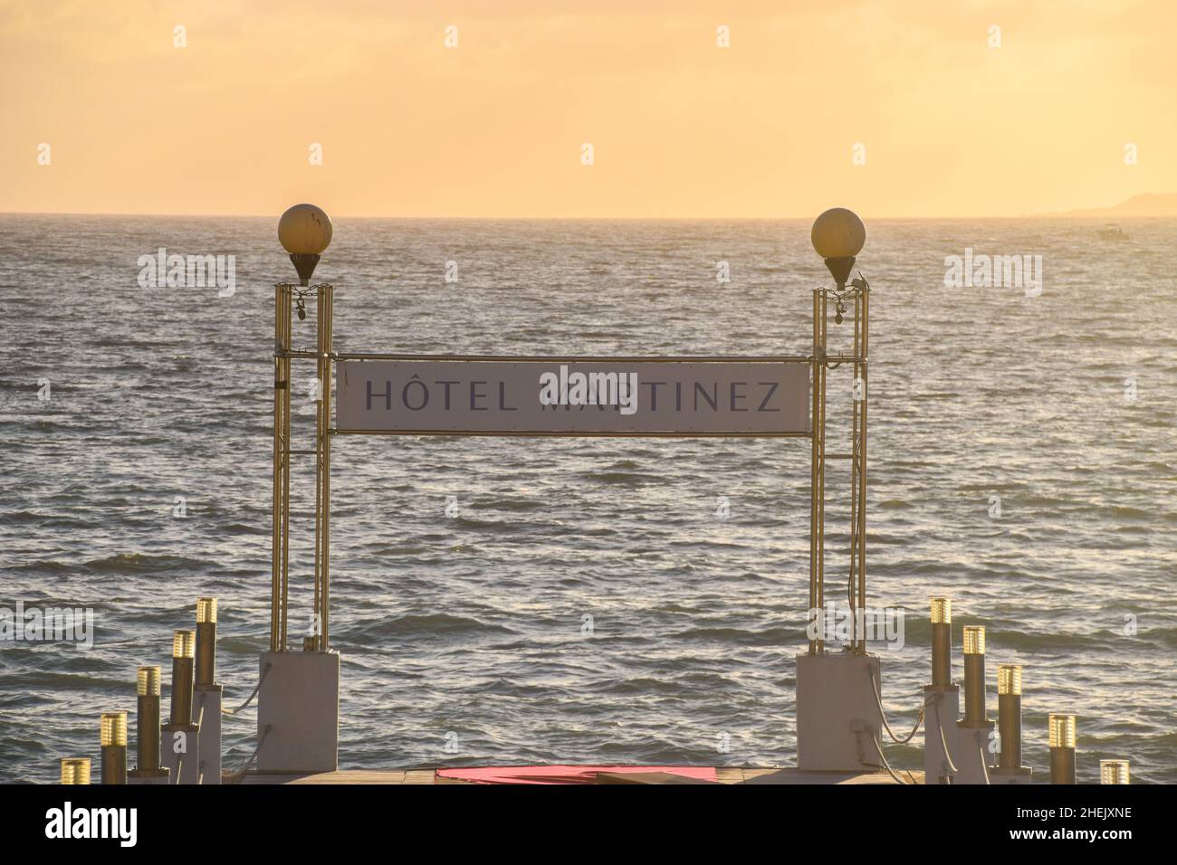 Hotel Martinez jetty e vista mare, Cannes, Francia meridionale Foto Stock