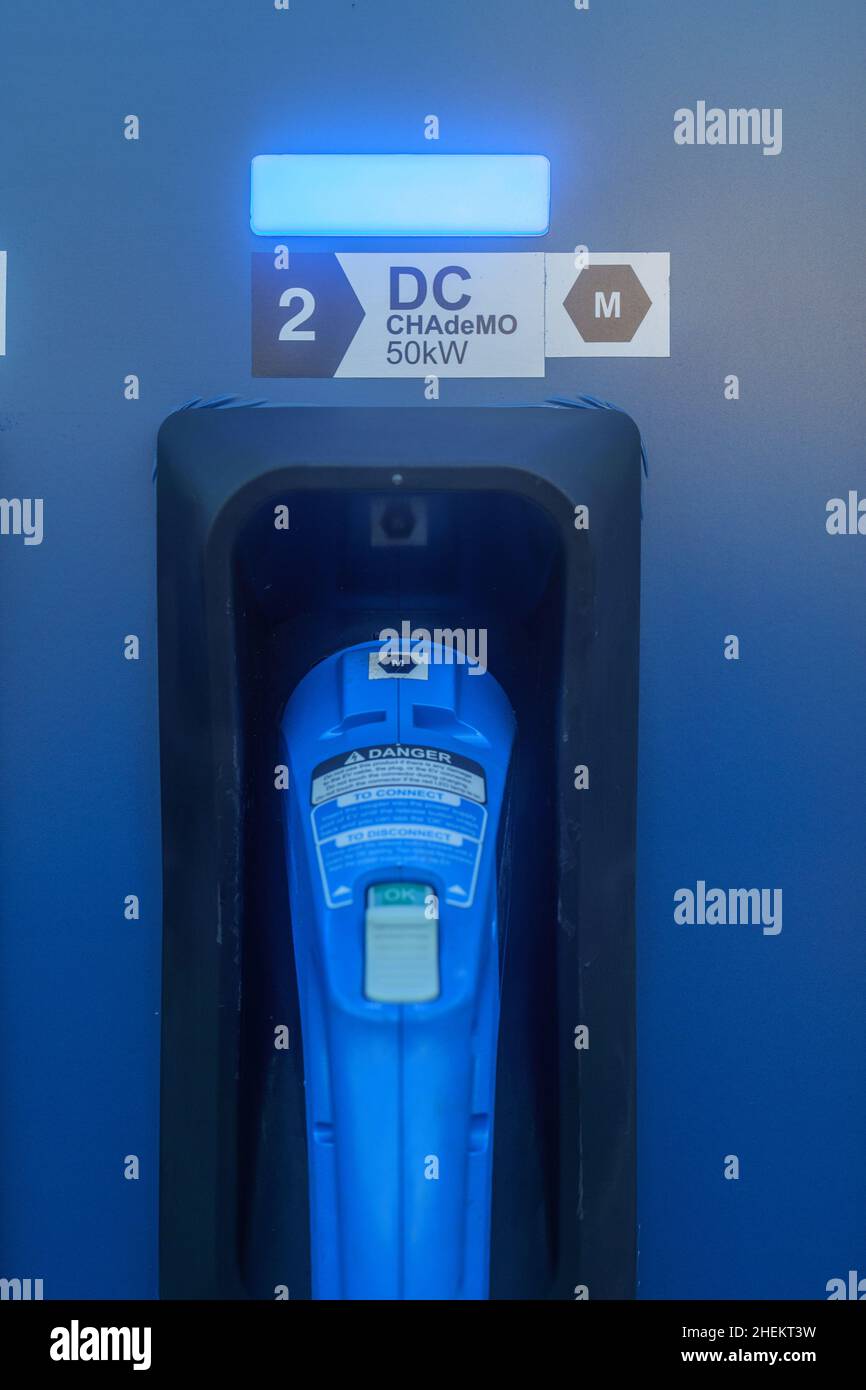 Caricabatterie rapido CHAdeMO 50kW DC in un punto di ricarica Osprey. Foto Stock