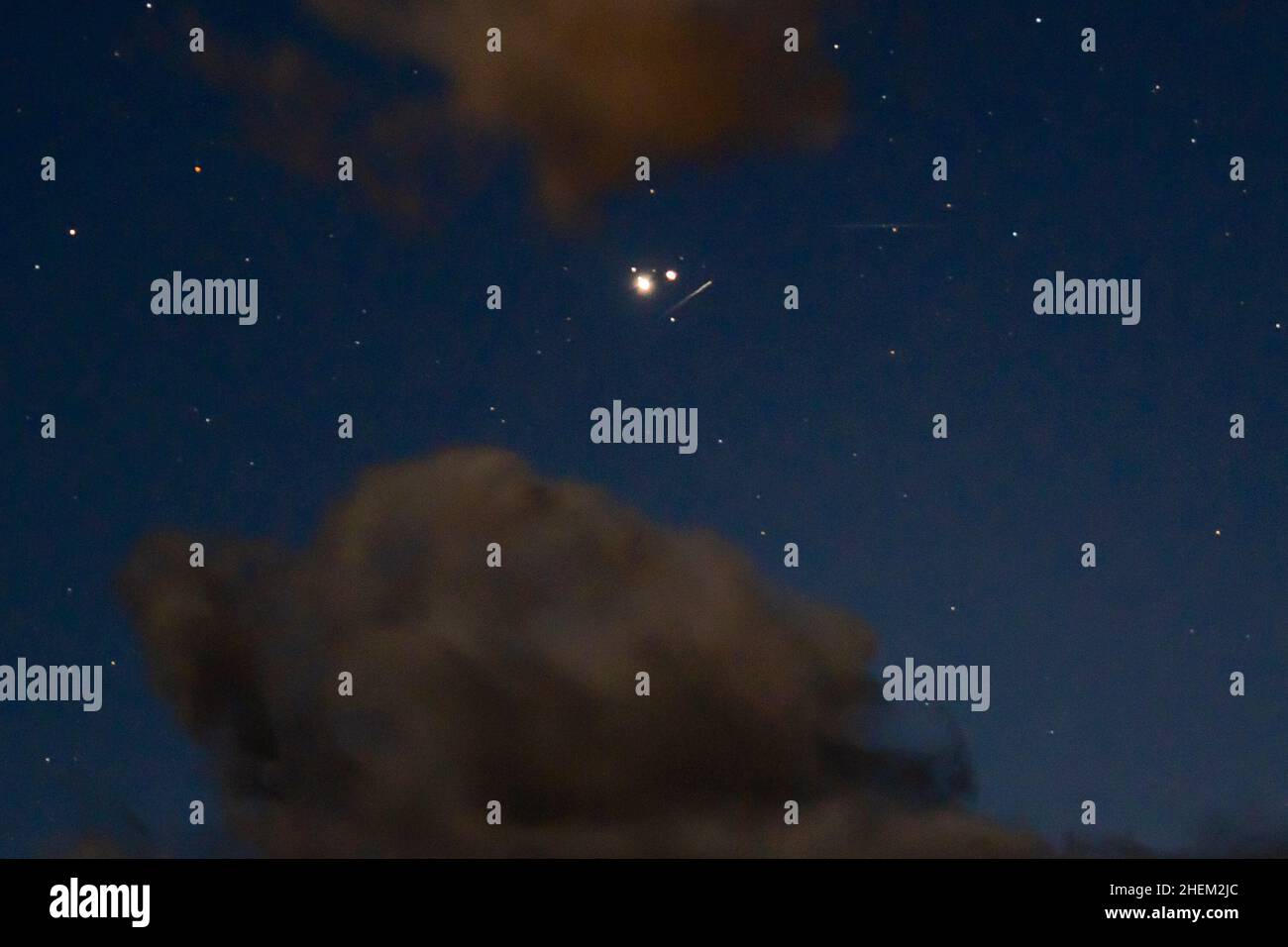 Giove Saturno Grande congiunzione 2020 con Ursids Meteors. Oregon, Ashland, Inverno Foto Stock