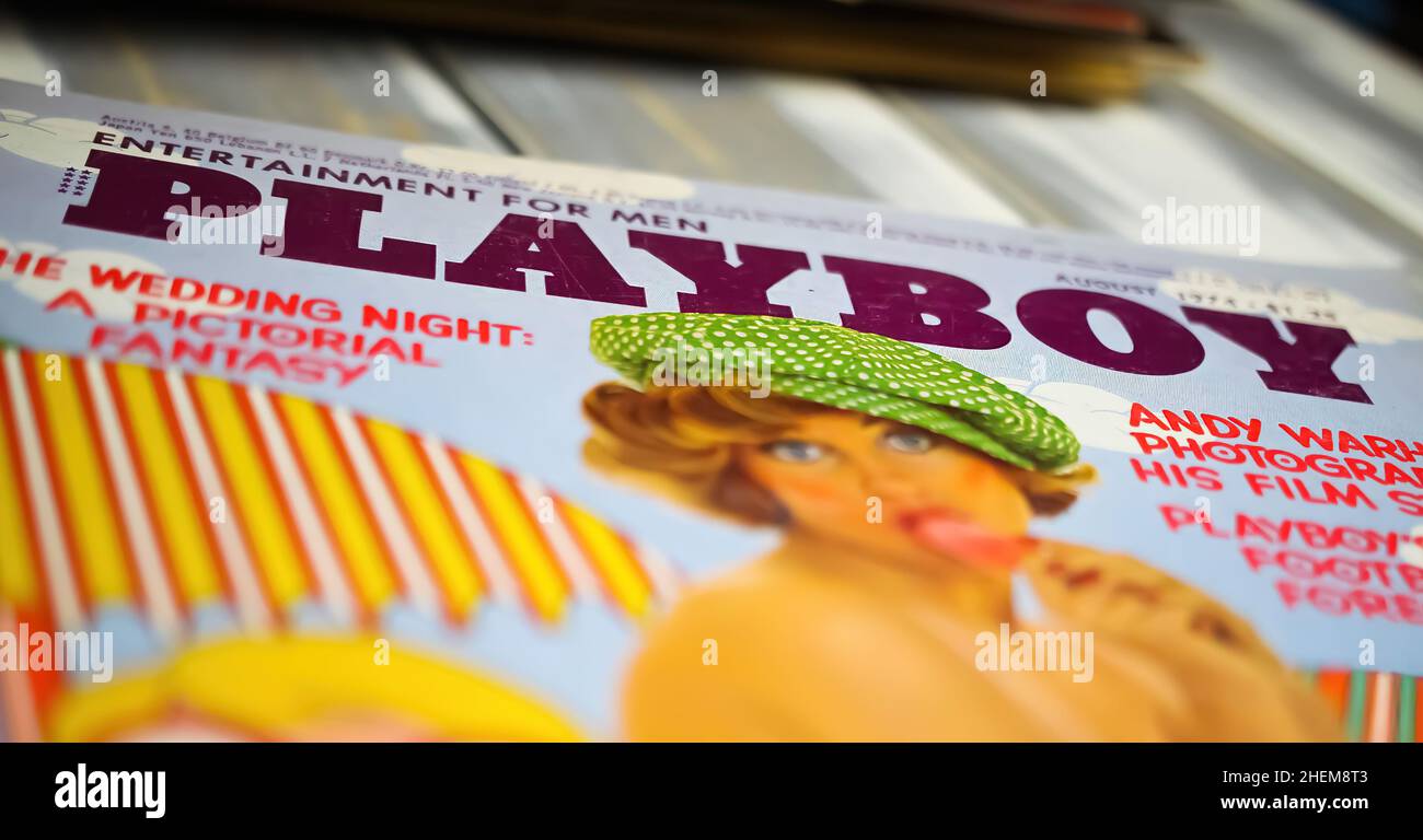 Viersen, Germania - Maggio 9. 2021: Primo piano della vecchia copertina della rivista cartacea playboy degli anni settanta Foto Stock