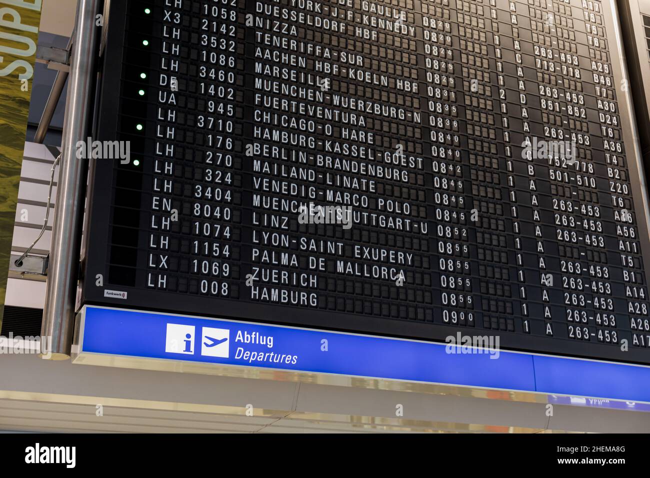 Partenza del volo all'aeroporto internazionale di Francoforte Foto Stock