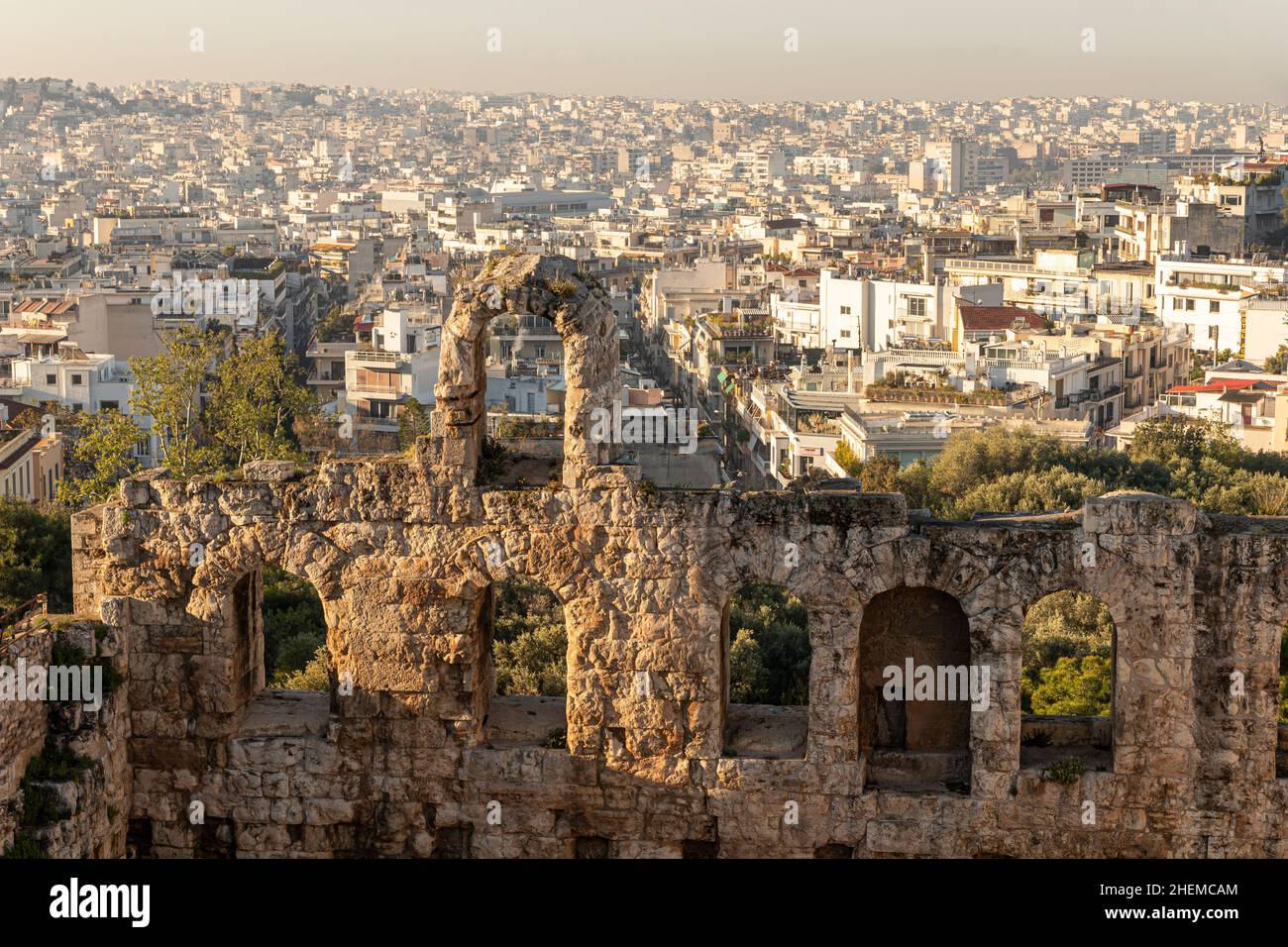 Atene, Grecia. L'Odeon di Erode Attico, chiamato anche Erodeion o Erodion, un teatro romano in pietra nell'Acropoli Foto Stock
