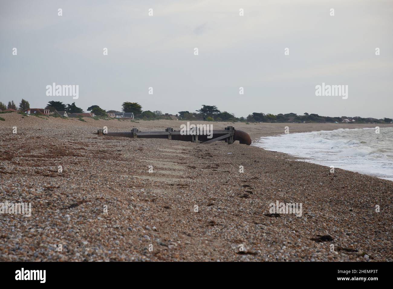 Scaricare il tubo dell'acqua sulla spiaggia di Alldwick. Foto Stock