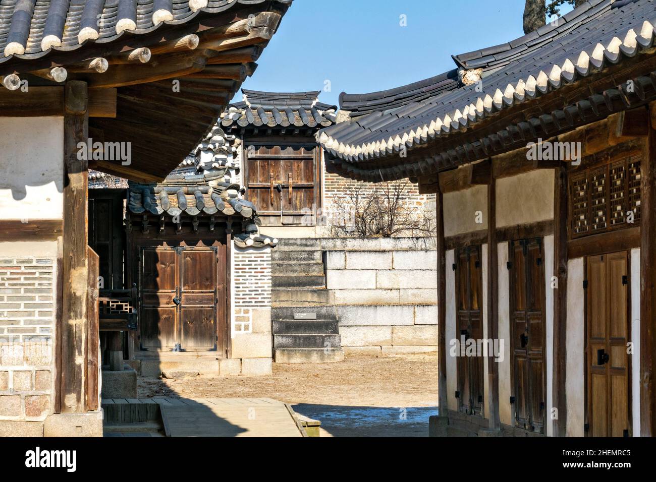 Architettura tradizionale e sontuosa all'interno del complesso di Nakseonjae, un tempo residenza di re e regine all'interno del Palazzo Changdeokgung durante l'inverno a Seoul, Corea del Sud. Foto Stock