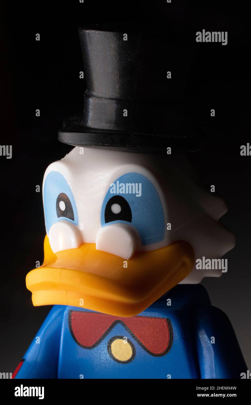 Londra, UK, gennaio 10th 2022: Una figurina scrooge McDuck lego Foto Stock