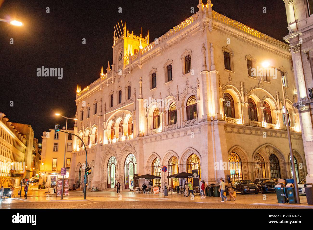 La stazione ferroviaria di Rossio in Piazza Rossia a Baixa nella città di Lisbona in Portogallo. Portogallo, Lisbona, ottobre 2021 Foto Stock