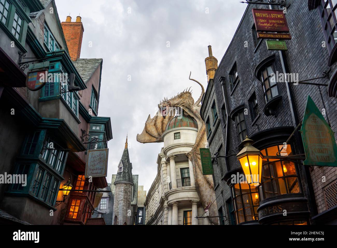 Orlando, USA – 17 luglio 2021: Il drago presso la Gringotts Bank di Diagon Alley al Wizarding World of Harry Potter in Universal Studio Orlando Foto Stock