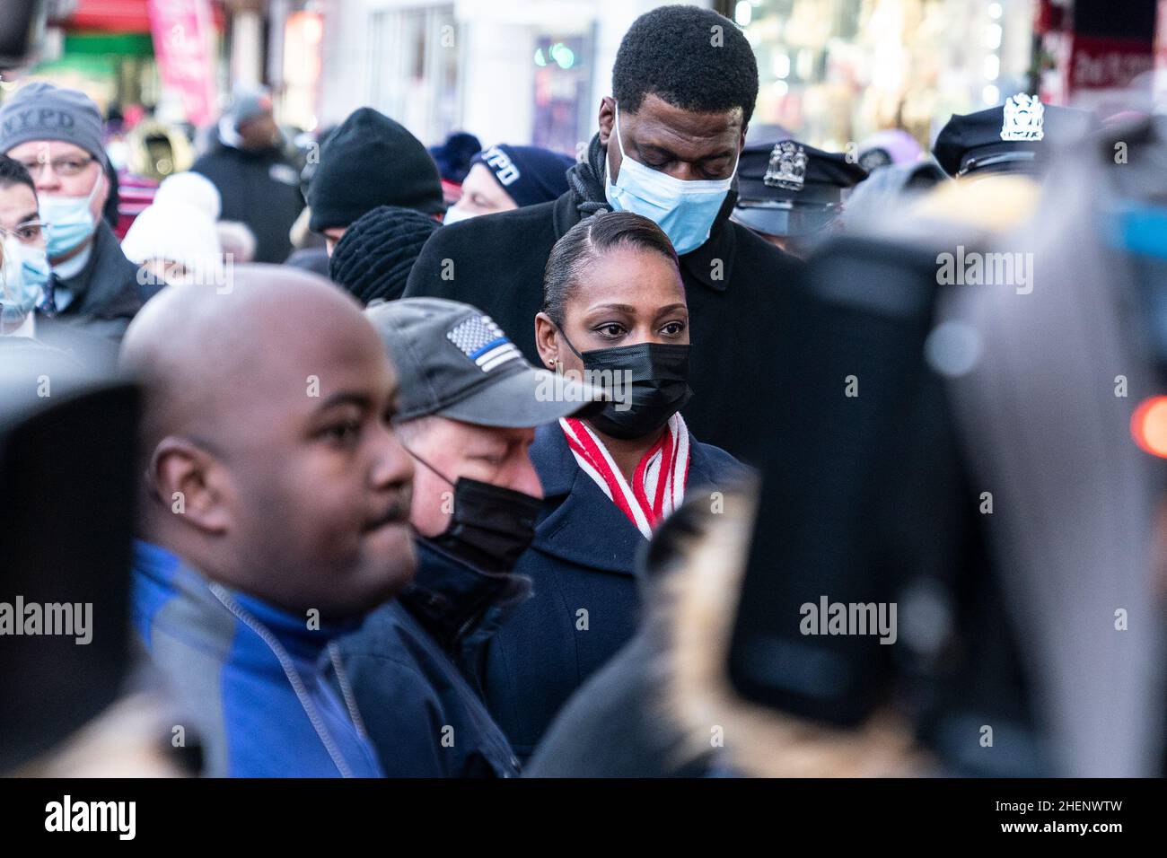 Keechant Sewell partecipa al raduno contro la violenza delle armi sul sito di un'uccisione senza senso di una donna di 19 anni durante la rapina al Burger King di East Harlem. Kristal Bayron-Nieves è stato girato durante un hold-up mentre lavorava un turno notturno. Attivisti e funzionari eletti si sono riuniti sul luogo di questa tragedia per assicurarsi che la loro voce sia ascoltata e per evitare che una simile tragedia si ripeta. A loro si unì il presidente di Manhattan Borough Mark Levine, avvocato pubblico Jumaane Williams. Partecipò il sindaco di aslo Eric Adams e il commissario della polizia Keechant Sewell. (Foto di Lev Radin/Pacific Press) Foto Stock