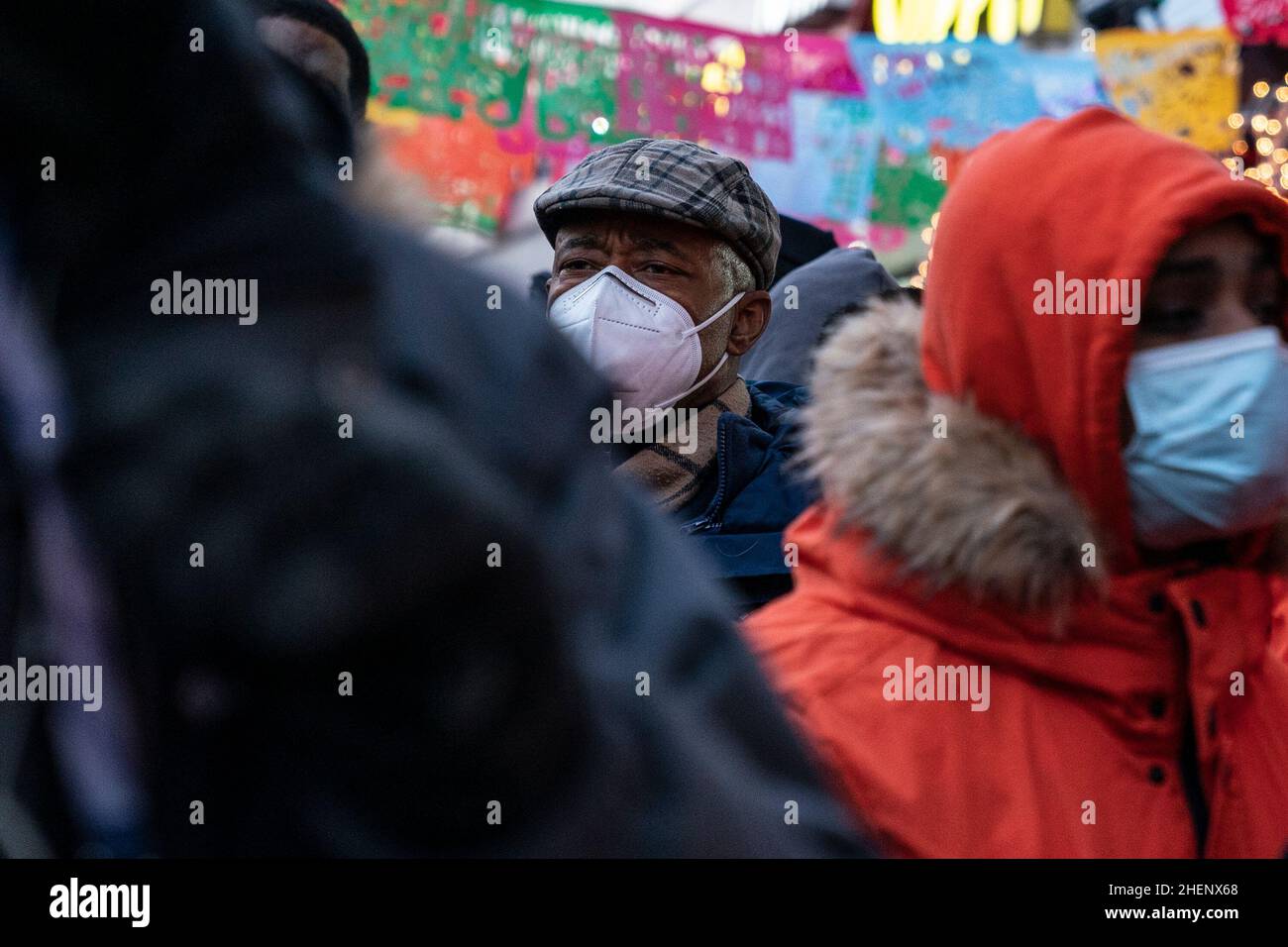 New York, New York, Stati Uniti. 11th Jan 2022. Eric Adams assiste a un raduno contro la violenza delle armi sul sito dell'uccisione senza senso di una donna di 19 anni durante la rapina al Burger King di East Harlem. Kristal Bayron-Nieves è stato girato durante un hold-up mentre lavorava un turno notturno. Attivisti e funzionari eletti si sono riuniti sul luogo di questa tragedia per assicurarsi che la loro voce sia ascoltata e per evitare che una simile tragedia si ripeta. A loro si unì il presidente di Manhattan Borough Mark Levine, avvocato pubblico Jumaane Williams. Aslo sindaco Eric Adams e il commissario della polizia Keechant Sewell A. Foto Stock