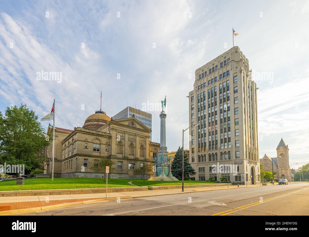 South Bend, Indiana, USA - 21 agosto 2021: Il tribunale della contea di St Joseph e il Tower Building Foto Stock
