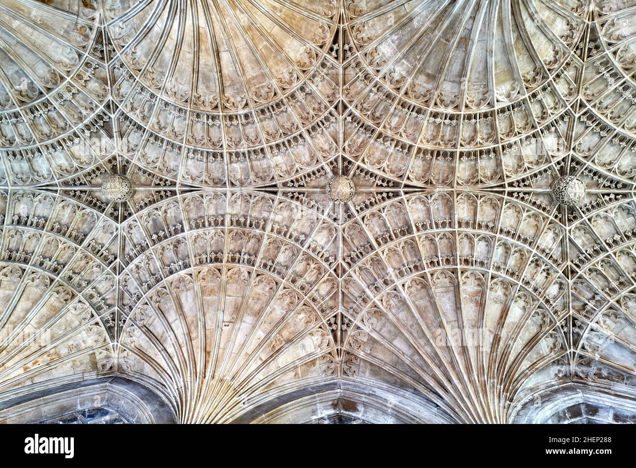 Soffitto decorativo a volta in pietra sopra il 'nuovo edificio' (1500 d.C.) all'estremità est della cattedrale di Peterborough, Inghilterra. Foto Stock