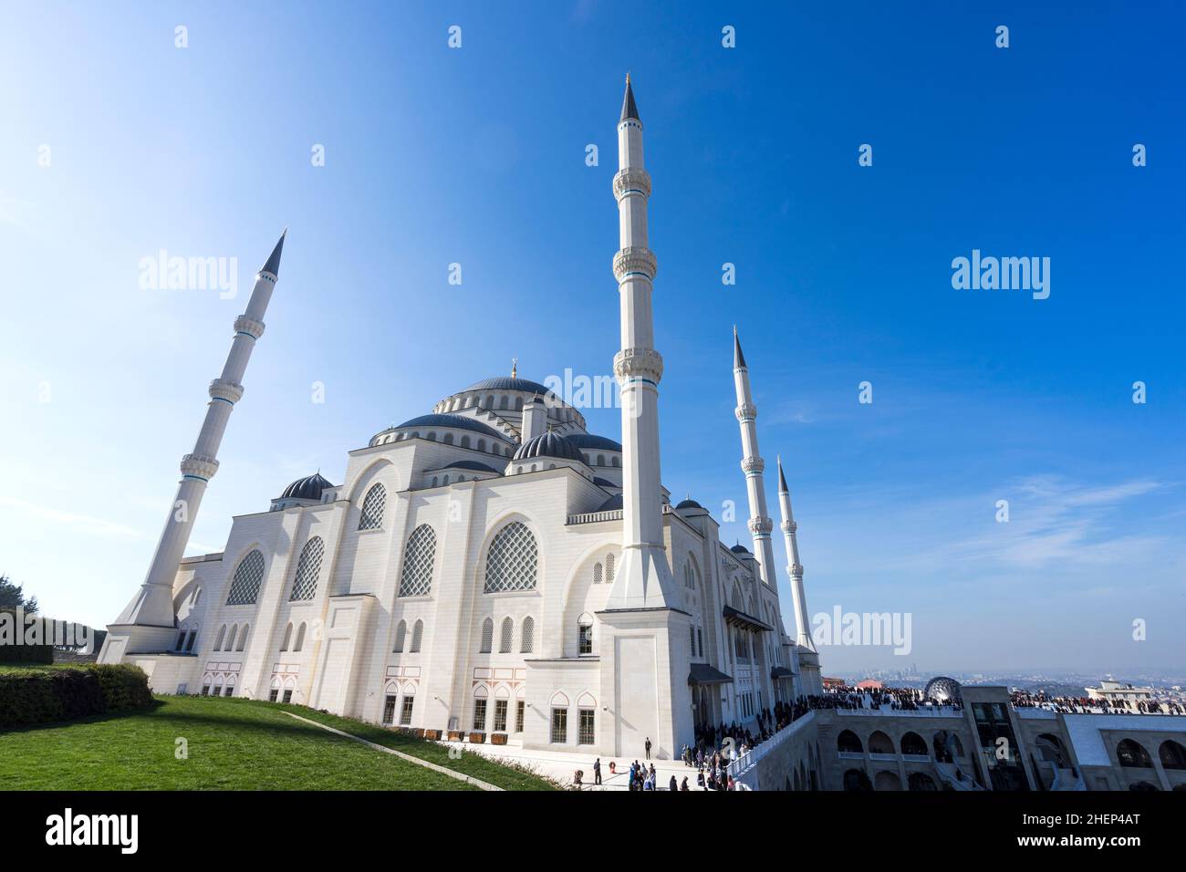 Una vista panoramica della Moschea Camlica di Istanbul. La moschea di Camlica è la più grande moschea della Turchia. Foto Stock