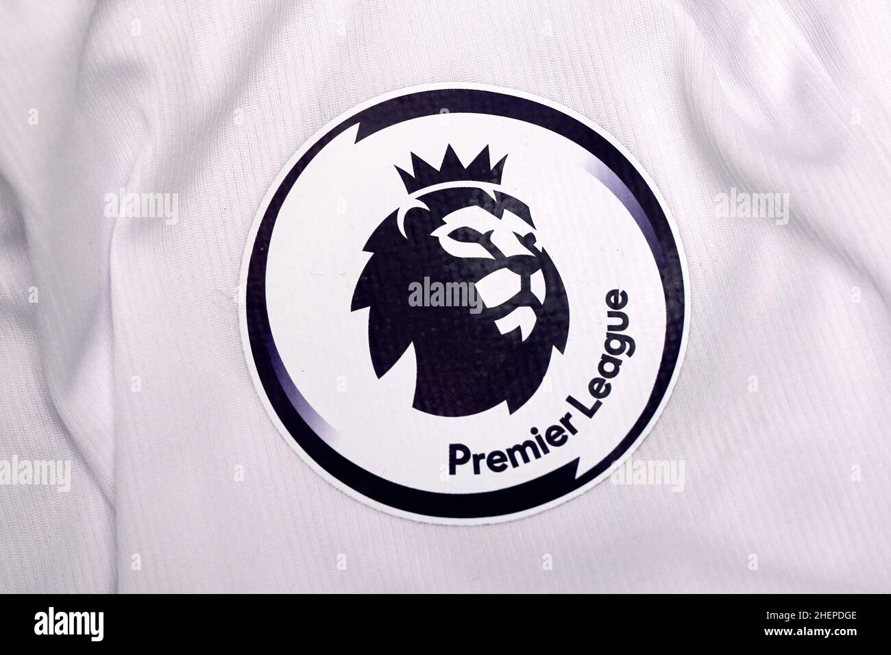 Covid-19 prova di flusso laterale su una maglia di rugby inglese Foto Stock