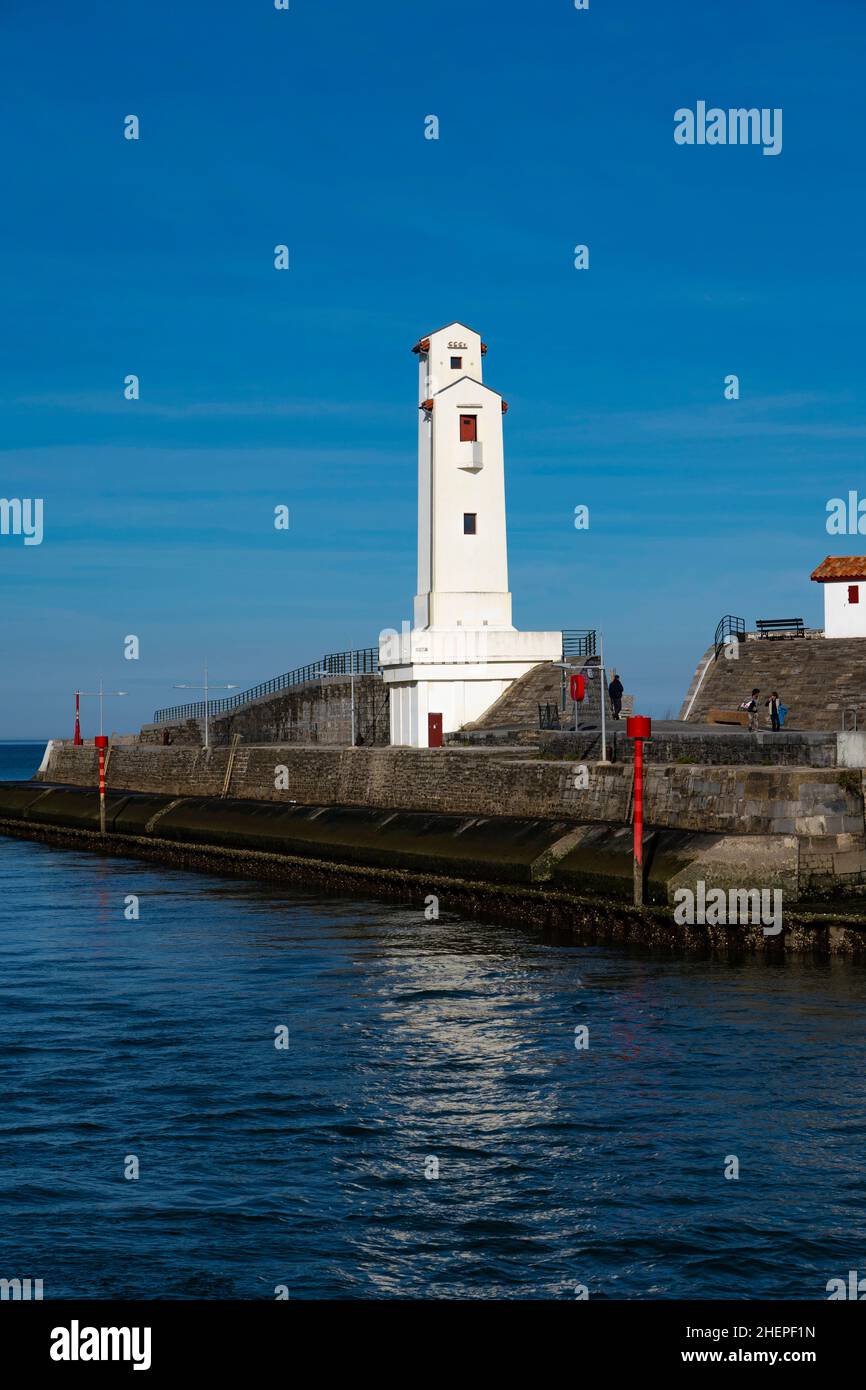 Faro doppio, phare, di André Pavlovsky a Ciboure e Saint Jean de Luz nei Paesi Baschi francesi, Pirinei Atlantique, costruito nel 1936. Foto Stock